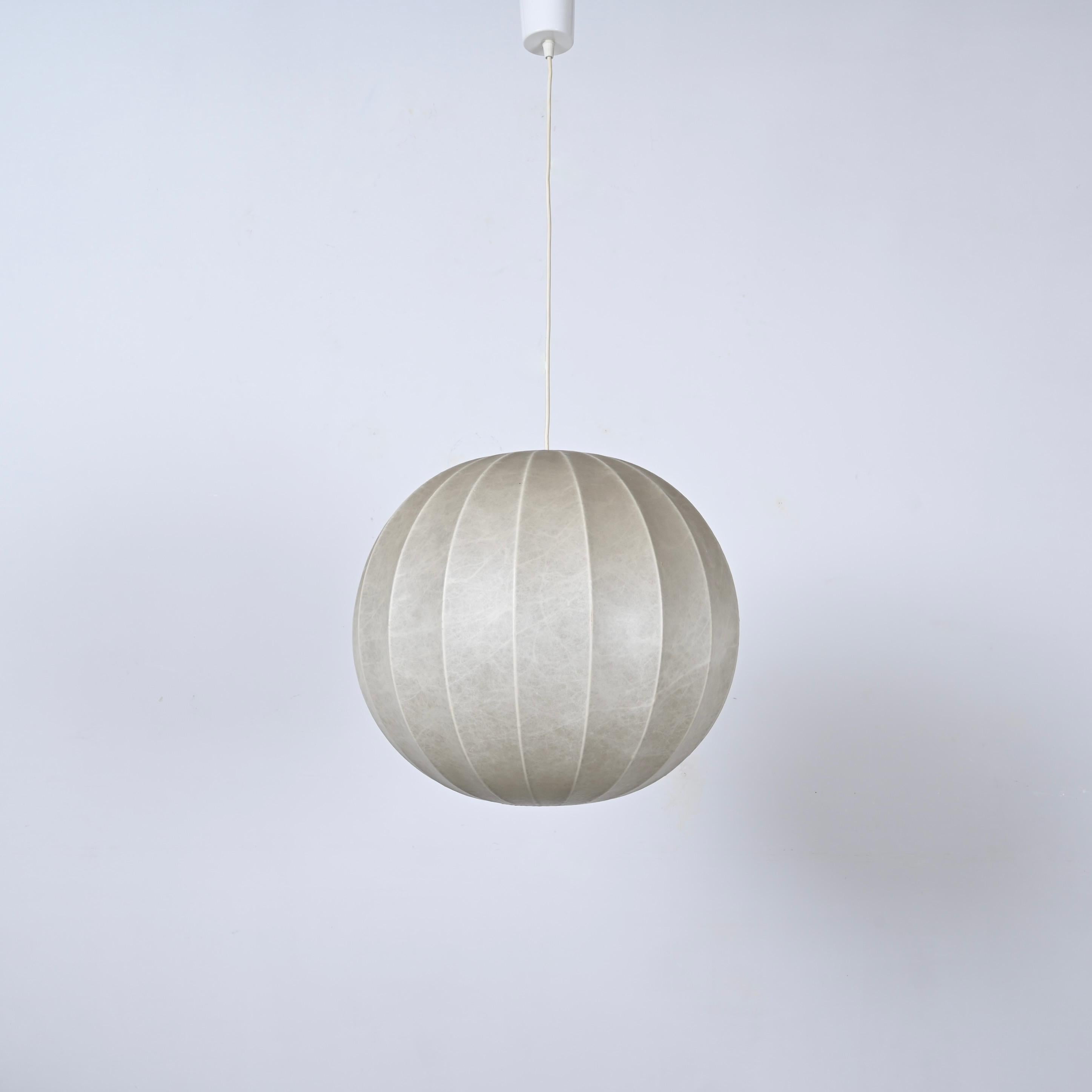 Lampe à suspension italienne Achille Castiglioni « Cocoon » du milieu du siècle, années 1960 en vente 4