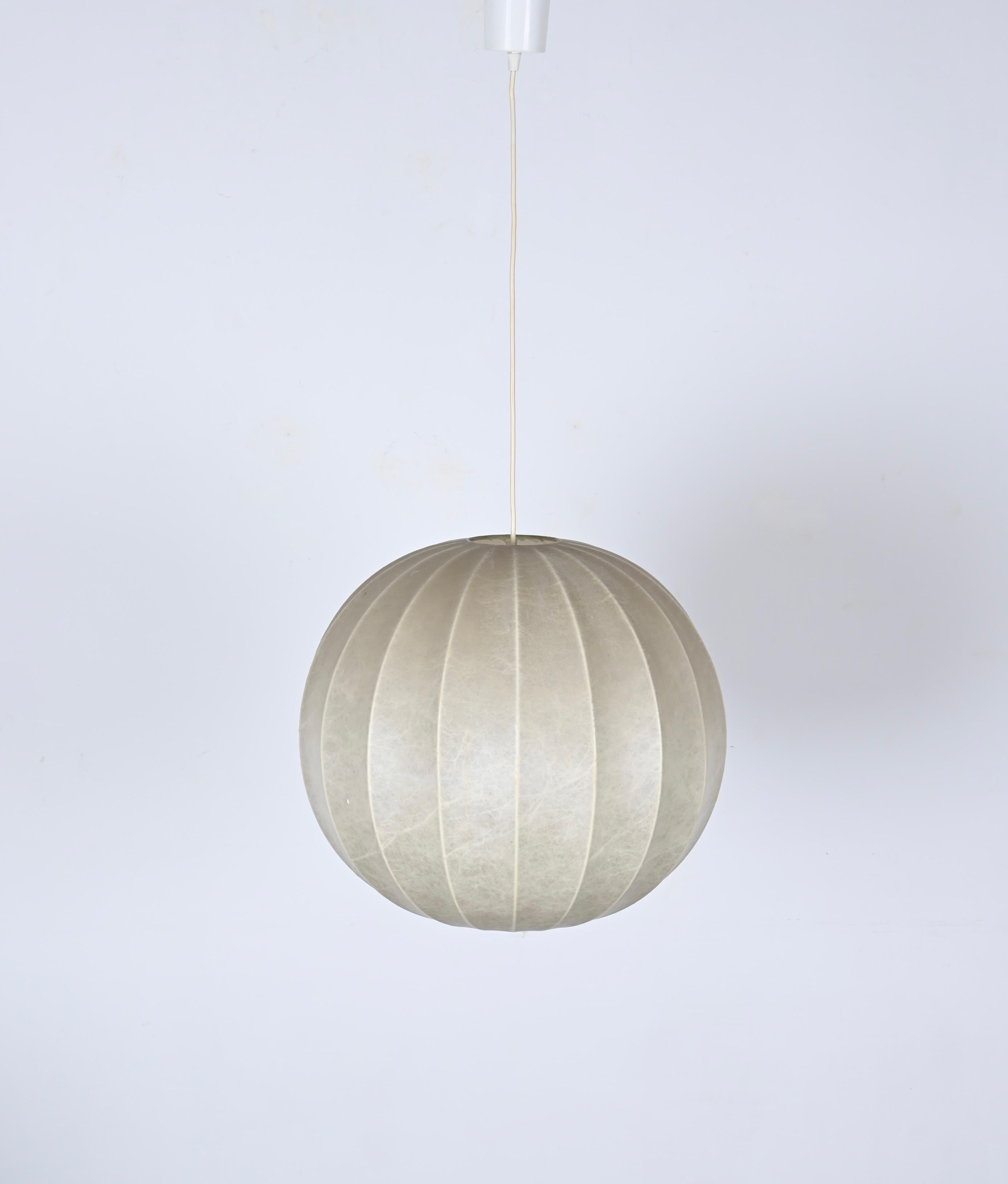 Lampe à suspension italienne Achille Castiglioni « Cocoon » du milieu du siècle, années 1960 en vente 7