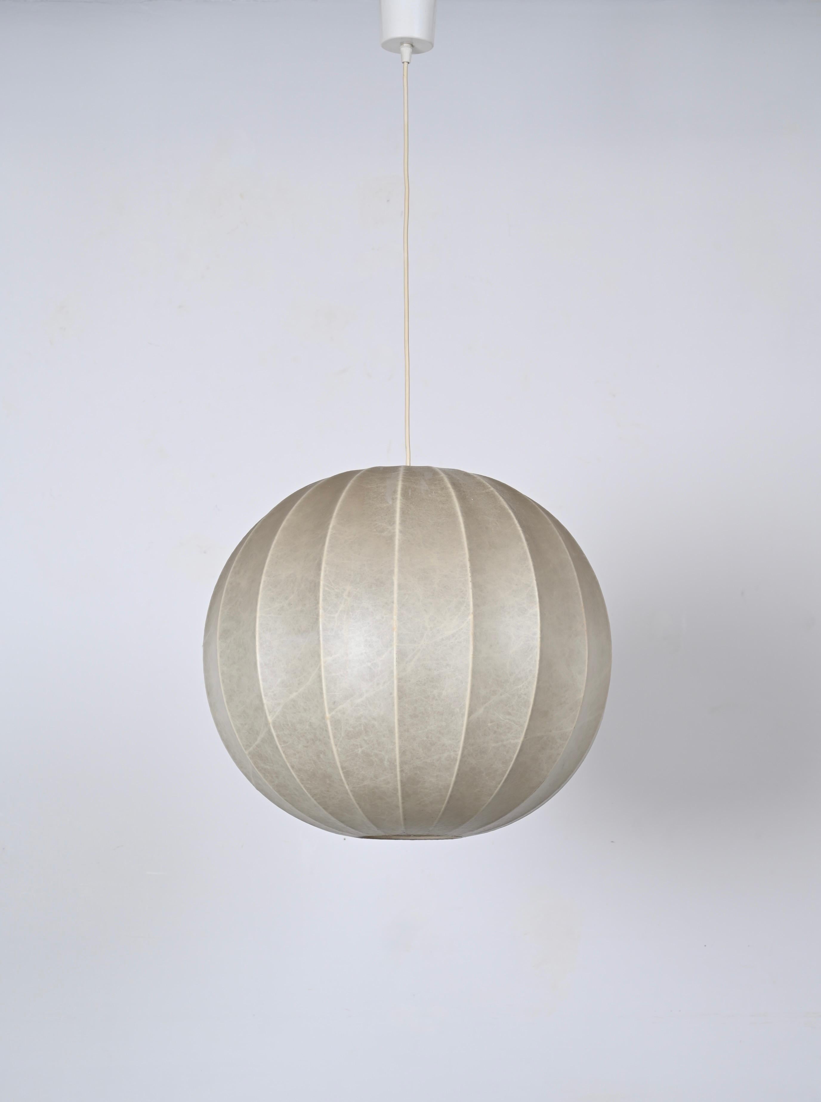Lampe à suspension italienne Achille Castiglioni « Cocoon » du milieu du siècle, années 1960 en vente 8