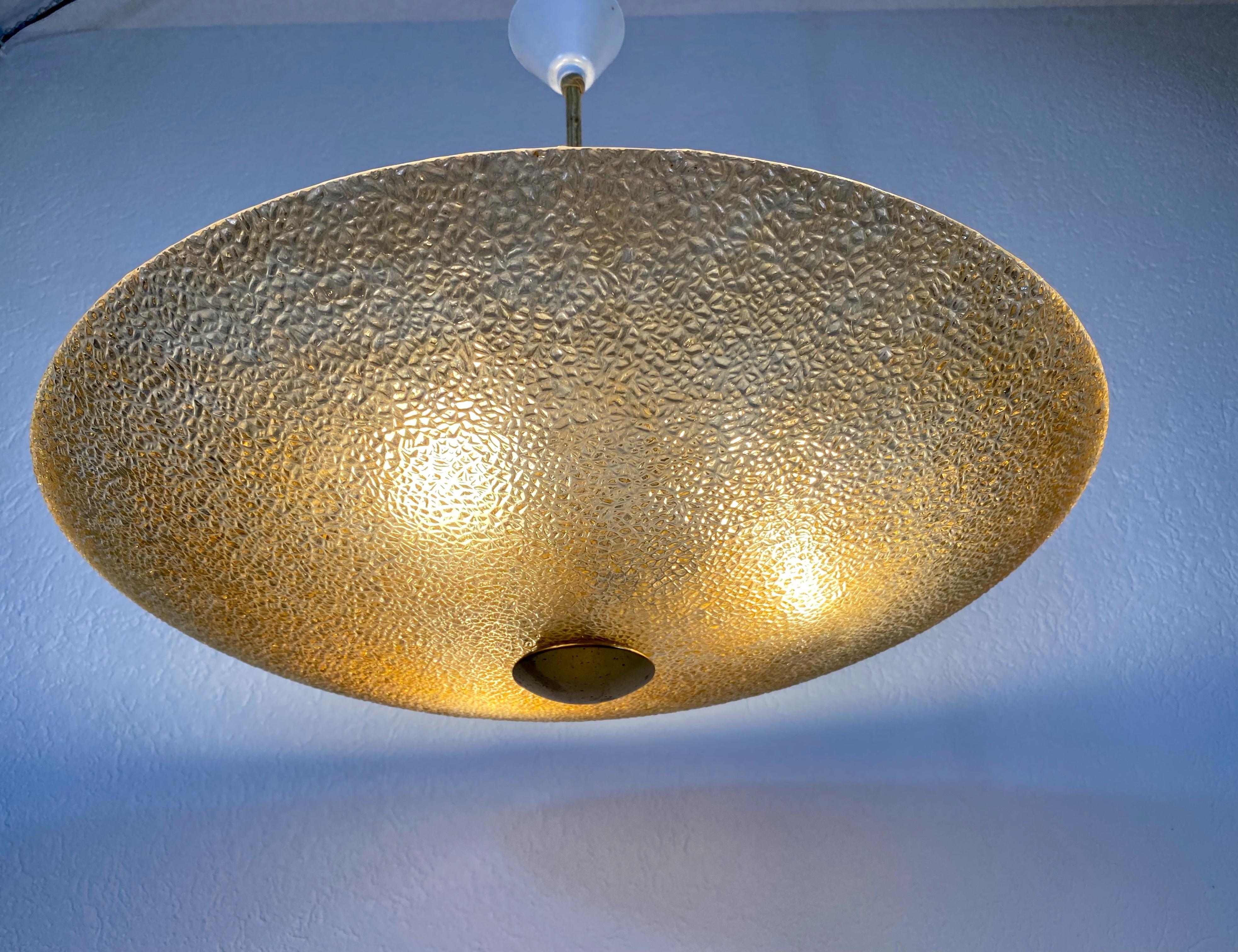 Lampe à suspension en verre acrylique du milieu du siècle dernier attribuée à Boris Lacroix, années 1960 en vente 3