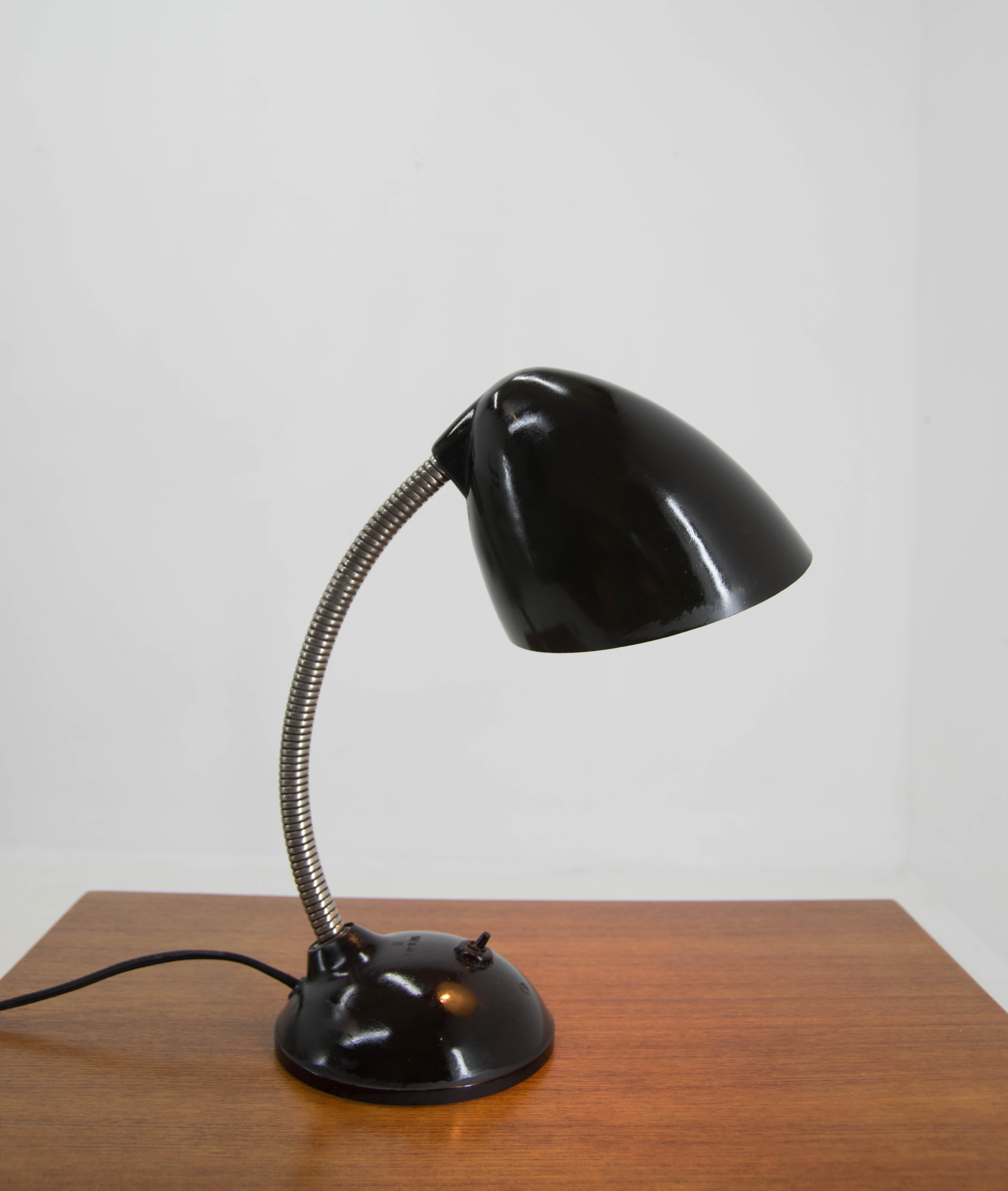 Midcentury Adjustable Bakelite Table Lamp by Eric Kirkman Cole, 1950s For  Sale at 1stDibs
