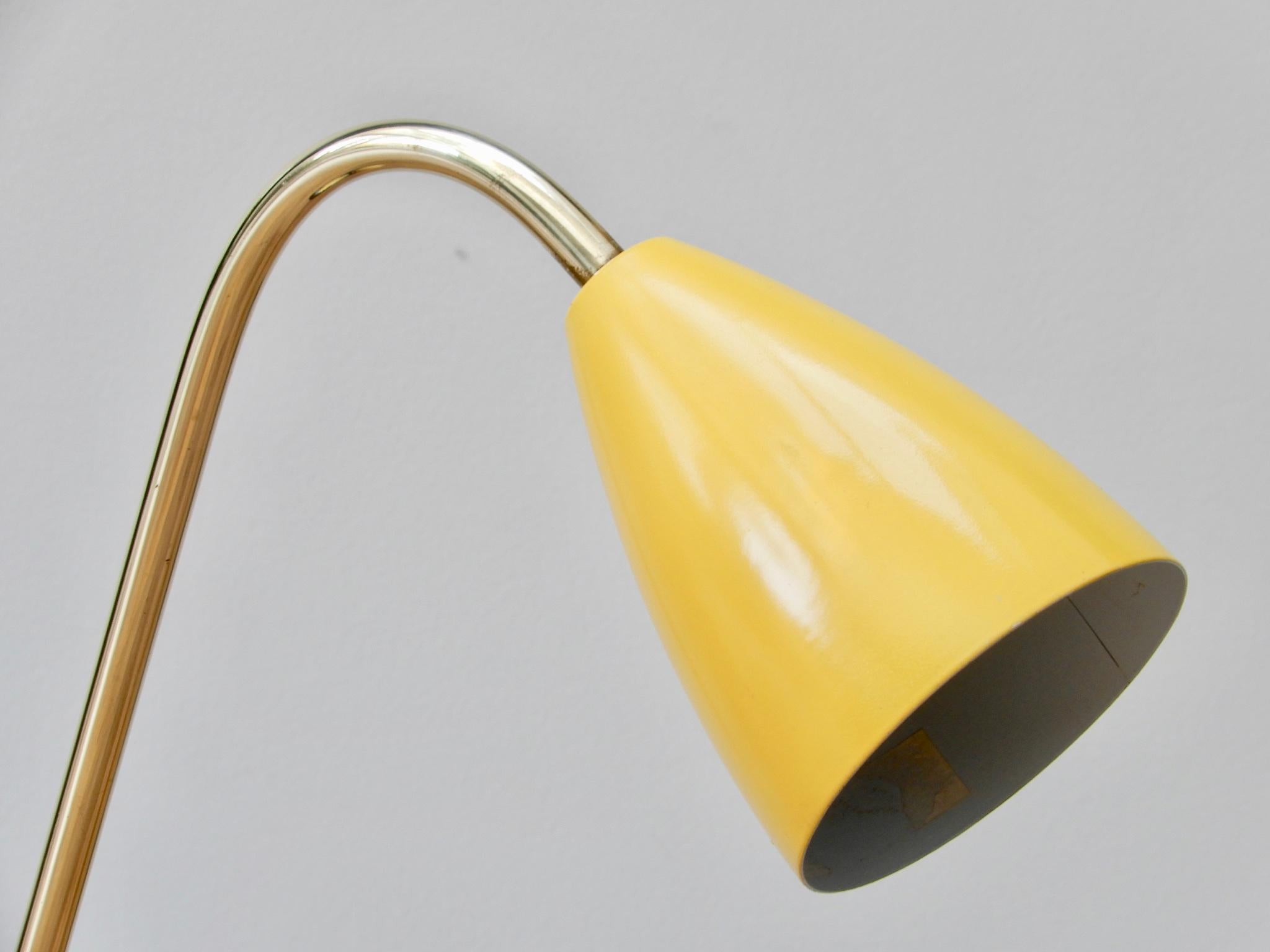 Midcentury Adjustable Brass Table Lamp and Vide Poche with a Yellow Metal Shade In Good Condition For Sale In London, GB