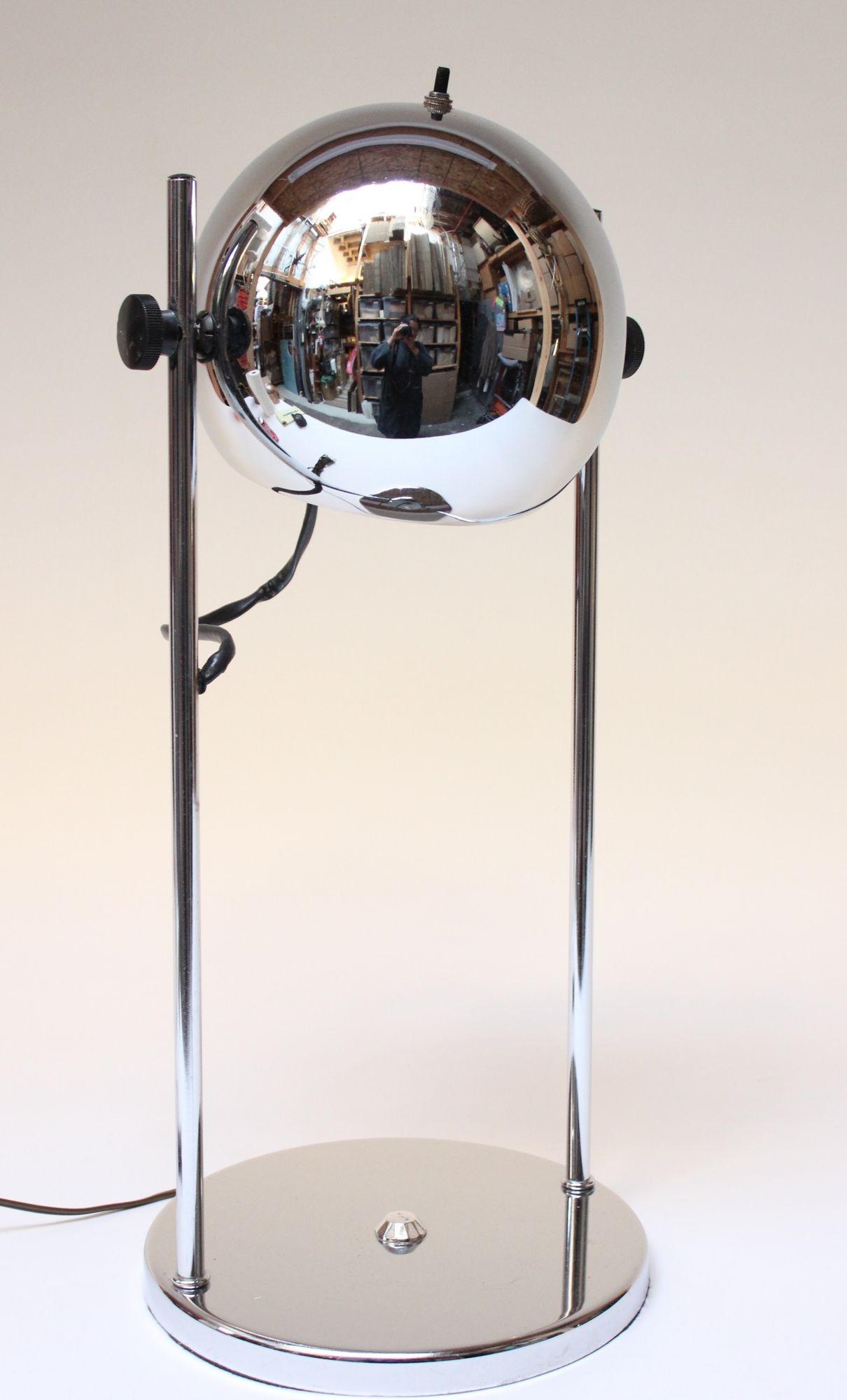 Midcentury Adjustable Chrome Eyeball Tischlampe (Ende des 20. Jahrhunderts) im Angebot