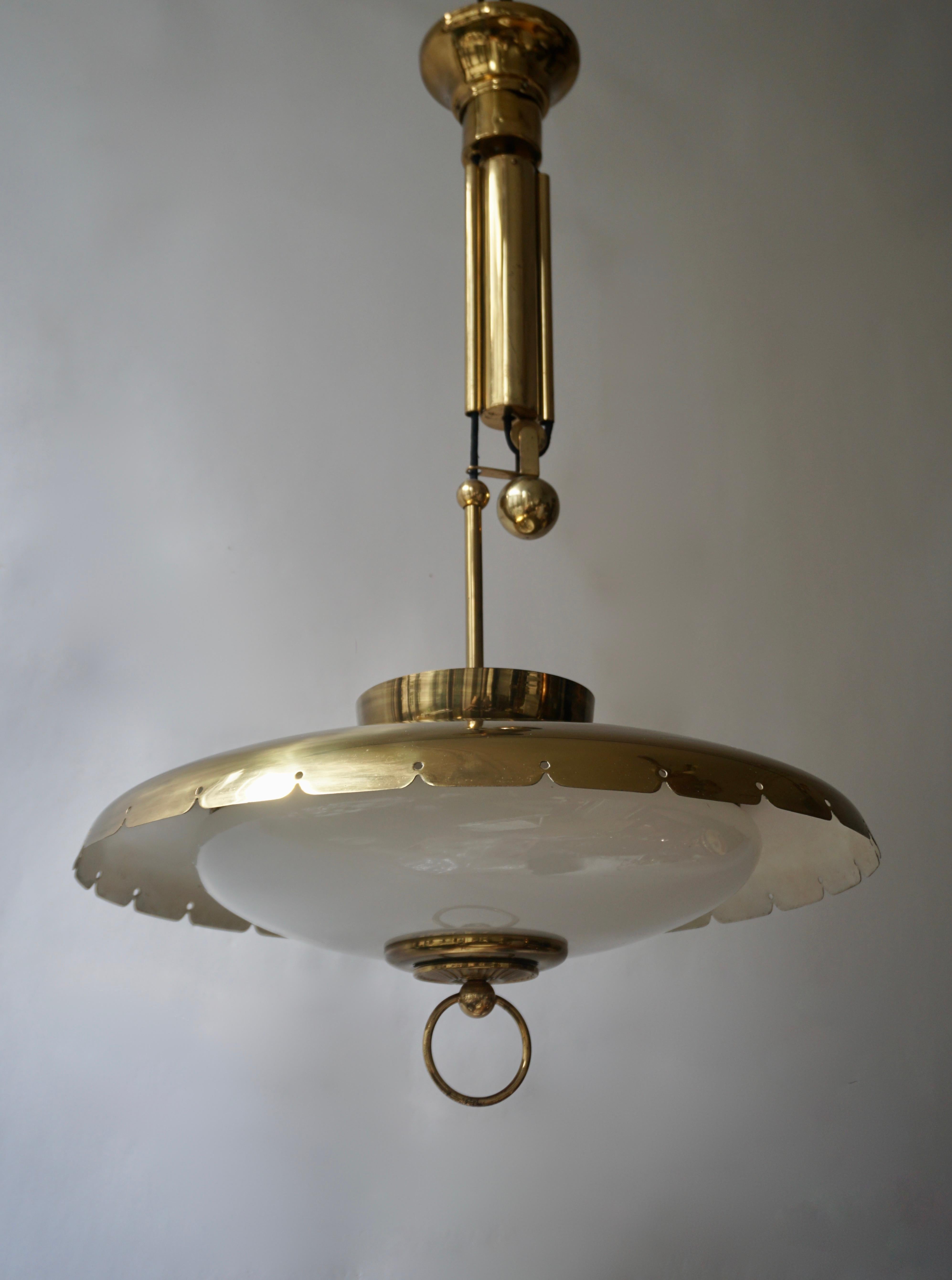 Extremely rare and elegant Mid-Century Modern counterweight / pulley brass and Murano glass pendant lamp or hanging light. 
Executed in perforated brass sheet, it comes with two x E27 Edison screw fit bulb holder, is wired, and in working