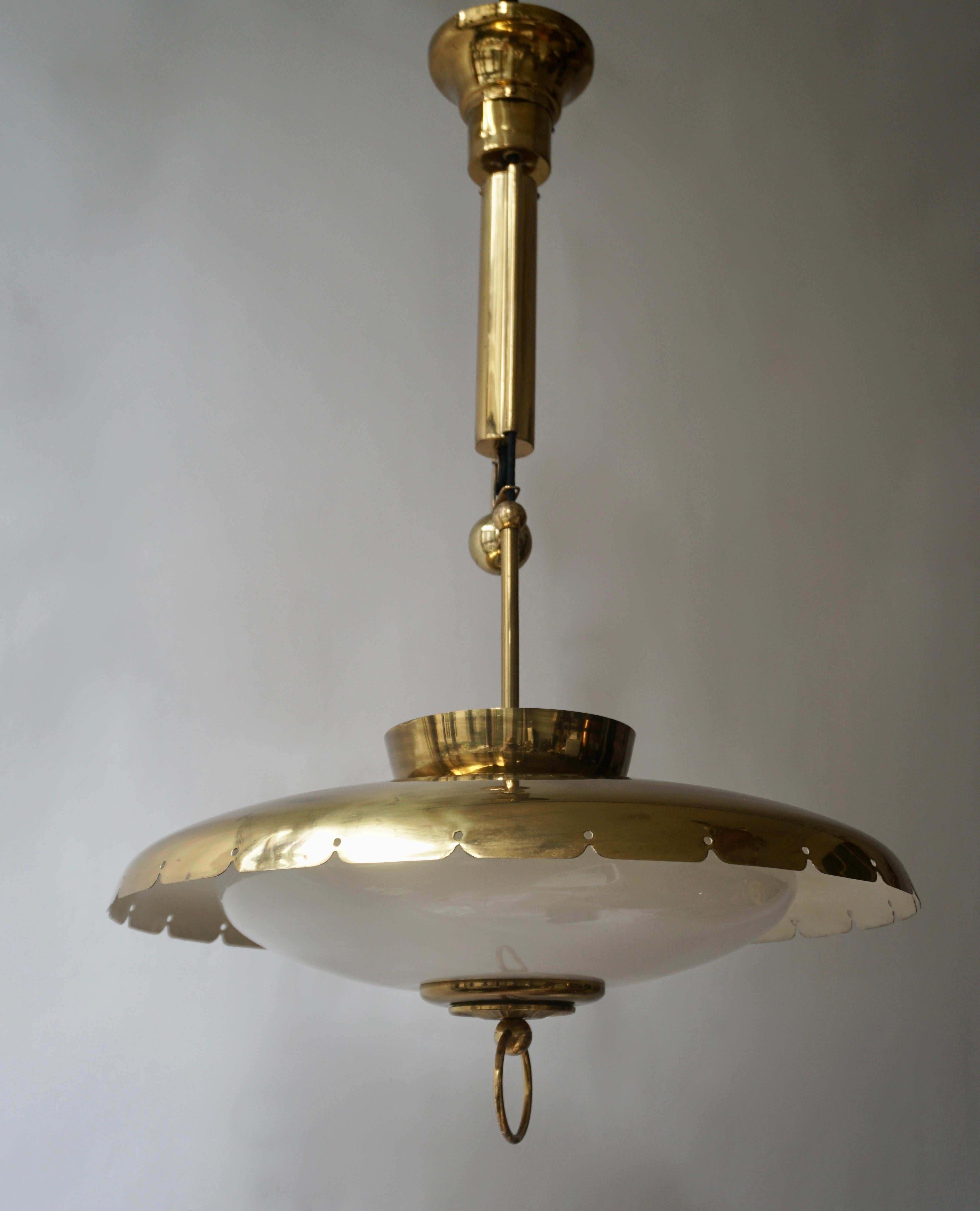 Polished Midcentury Adjustable Counterweight Brass and Glass Pendant Lamp, 1960s 1970s