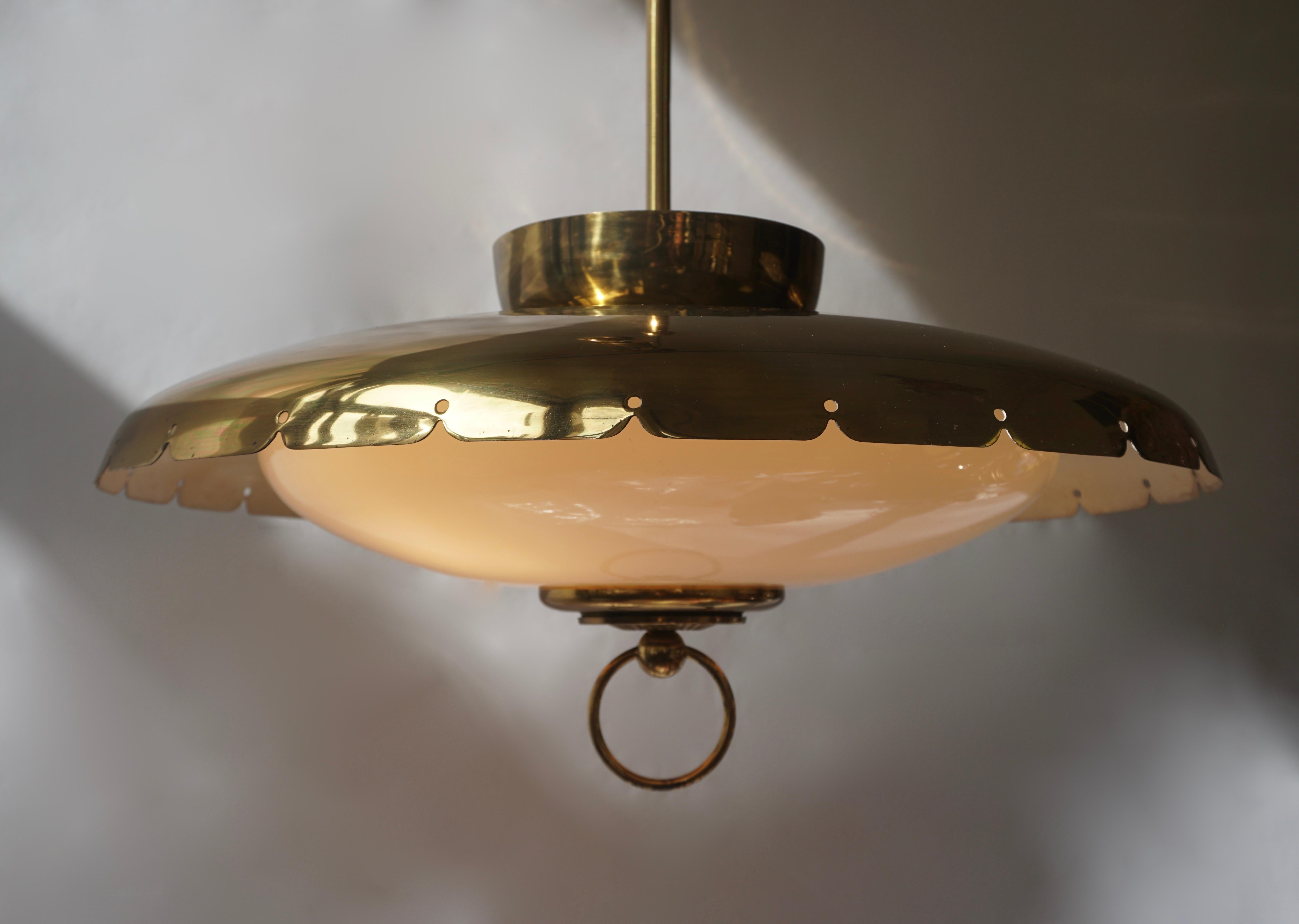 Midcentury Adjustable Counterweight Brass and Glass Pendant Lamp, 1960s 1970s In Good Condition In Antwerp, BE