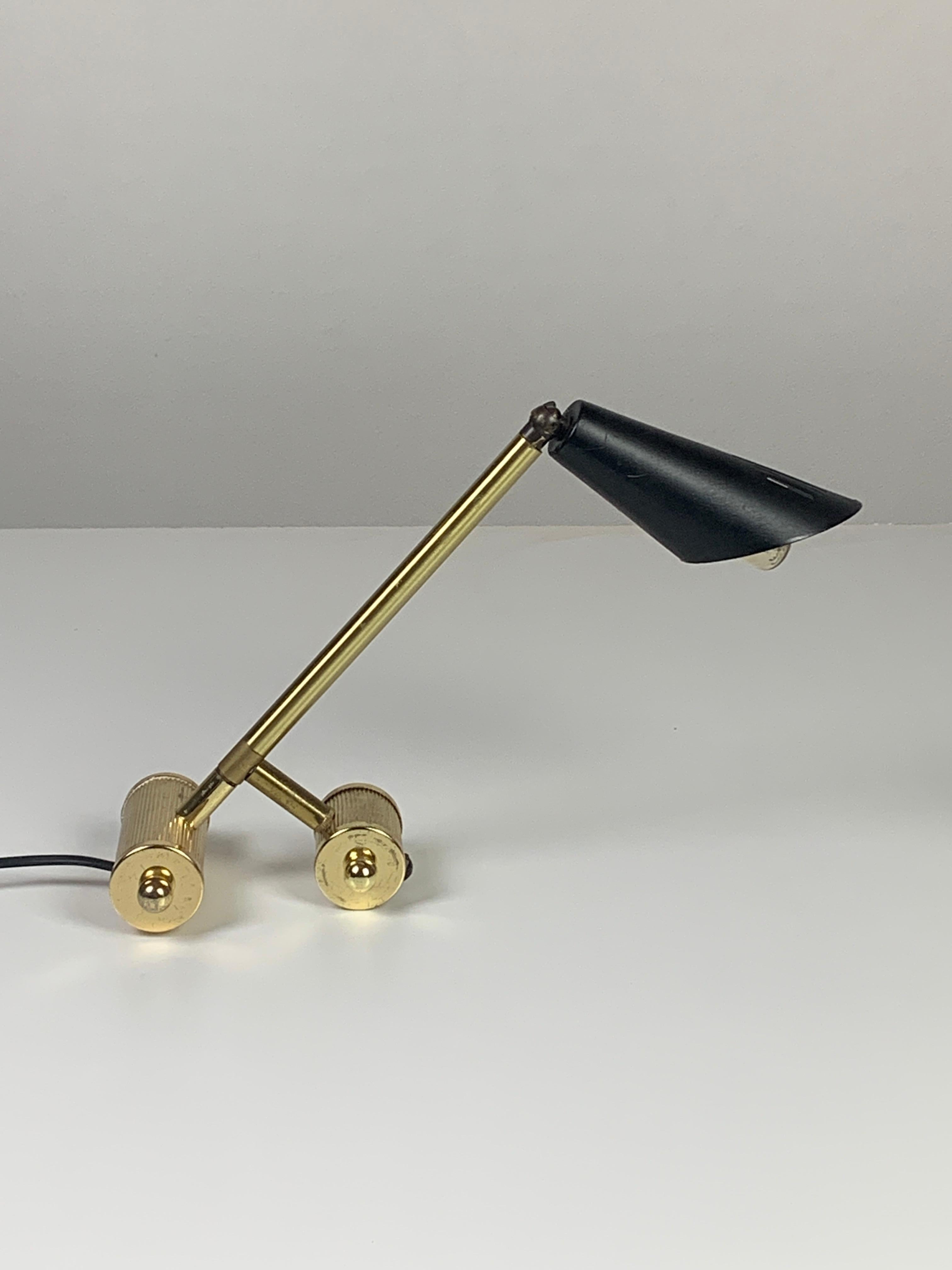 Midcentury adjustable diabolo counter balance architectural desk lamp, 1960s In Good Condition For Sale In Zaandam, NL