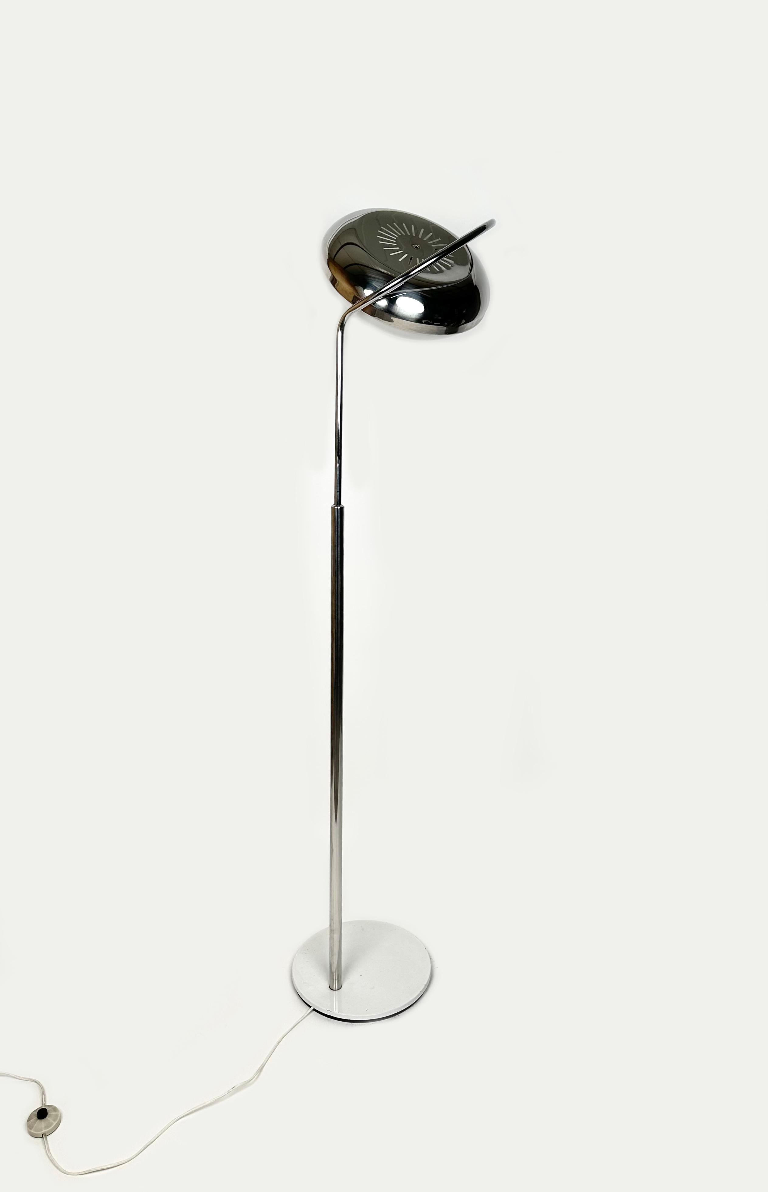 Midcentury Adjustable Floor Lamp in Chrome & Plexiglass by Reggiani, Italy 1970s For Sale 4