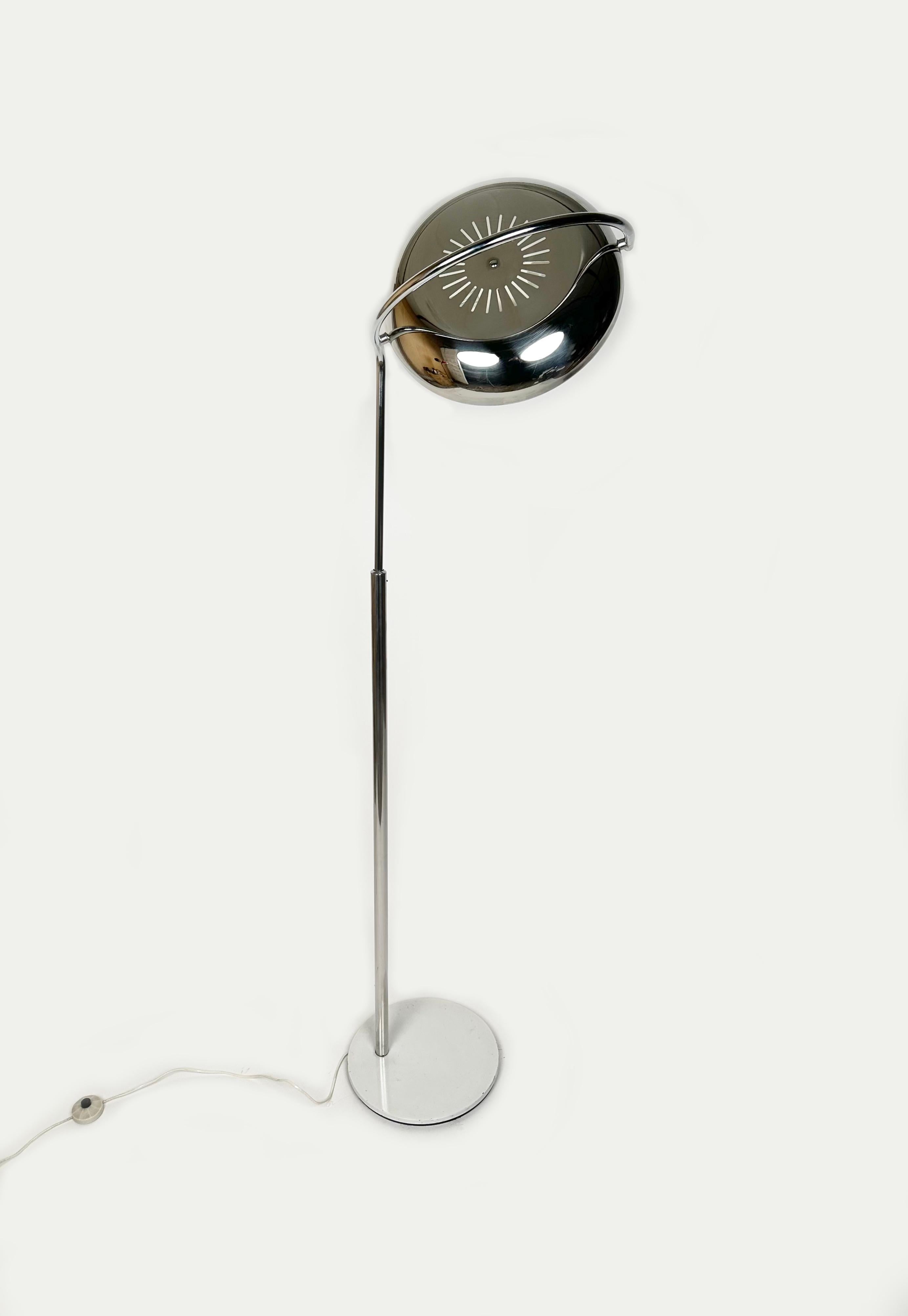 Midcentury Adjustable Floor Lamp in Chrome & Plexiglass by Reggiani, Italy 1970s For Sale 1