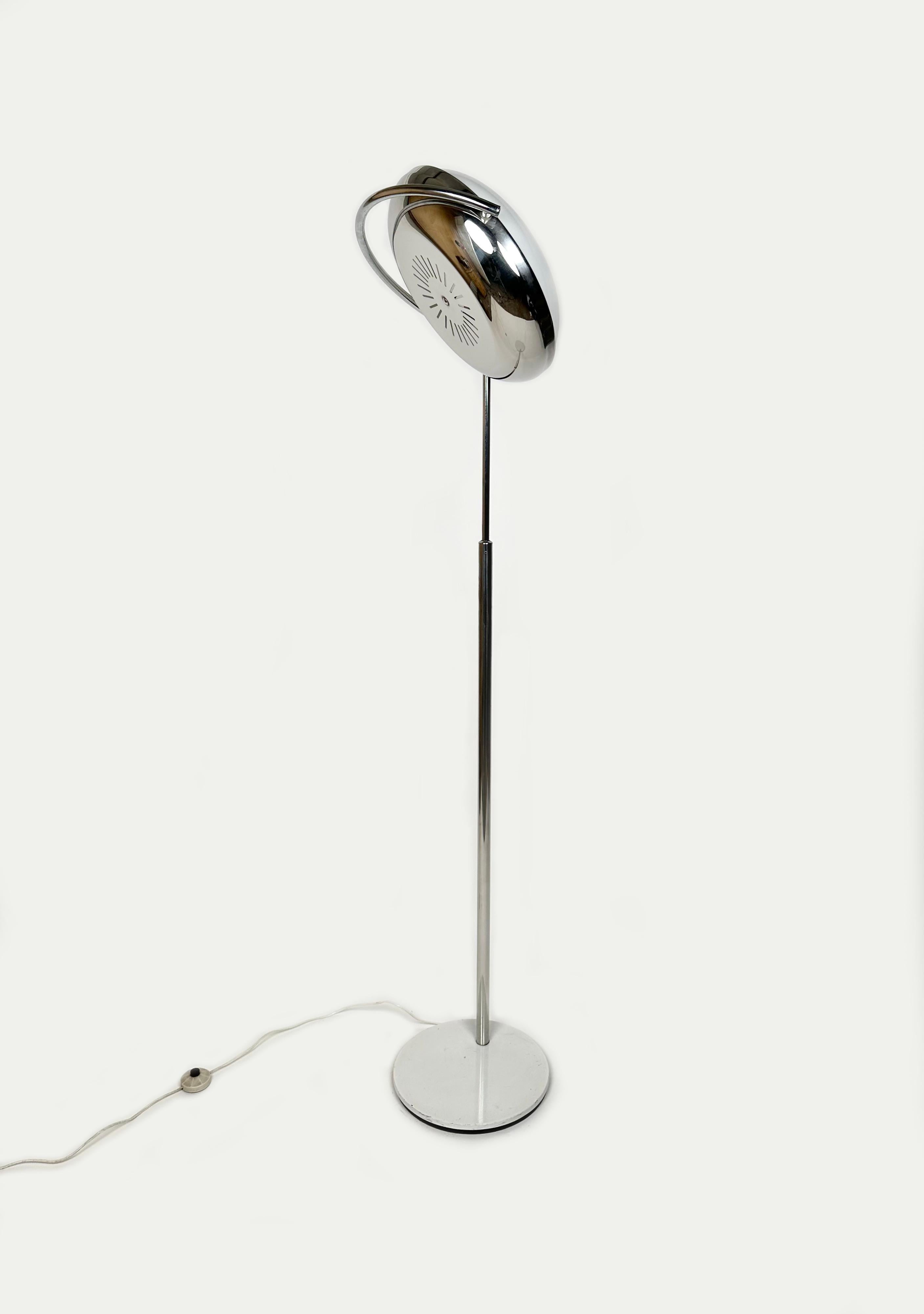 Midcentury Adjustable Floor Lamp in Chrome & Plexiglass by Reggiani, Italy 1970s For Sale 2
