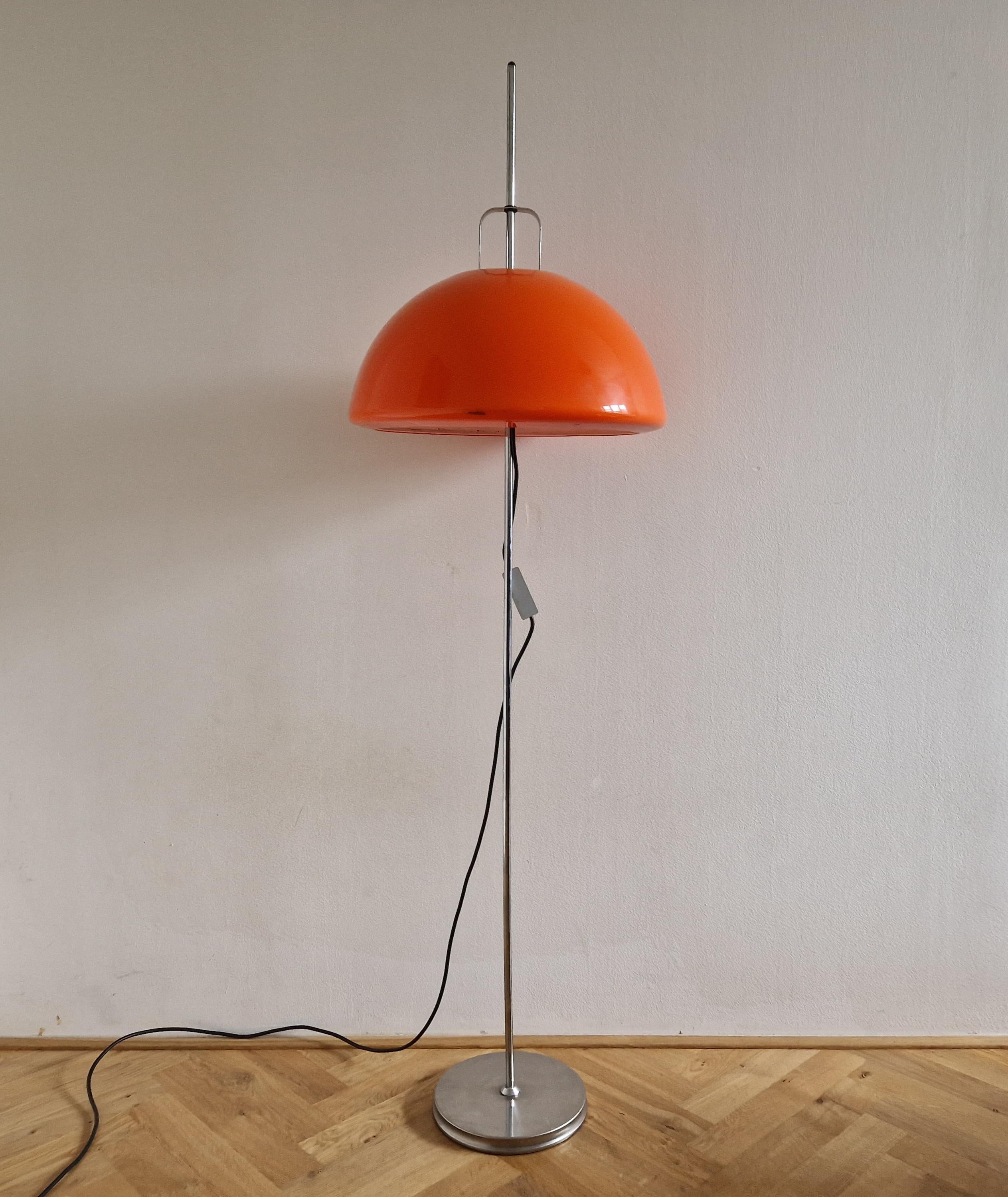 Italian Midcentury Adjustable Floor Lamp Meblo, Harvey Guzzini, Mushroom, Italy, 1970s