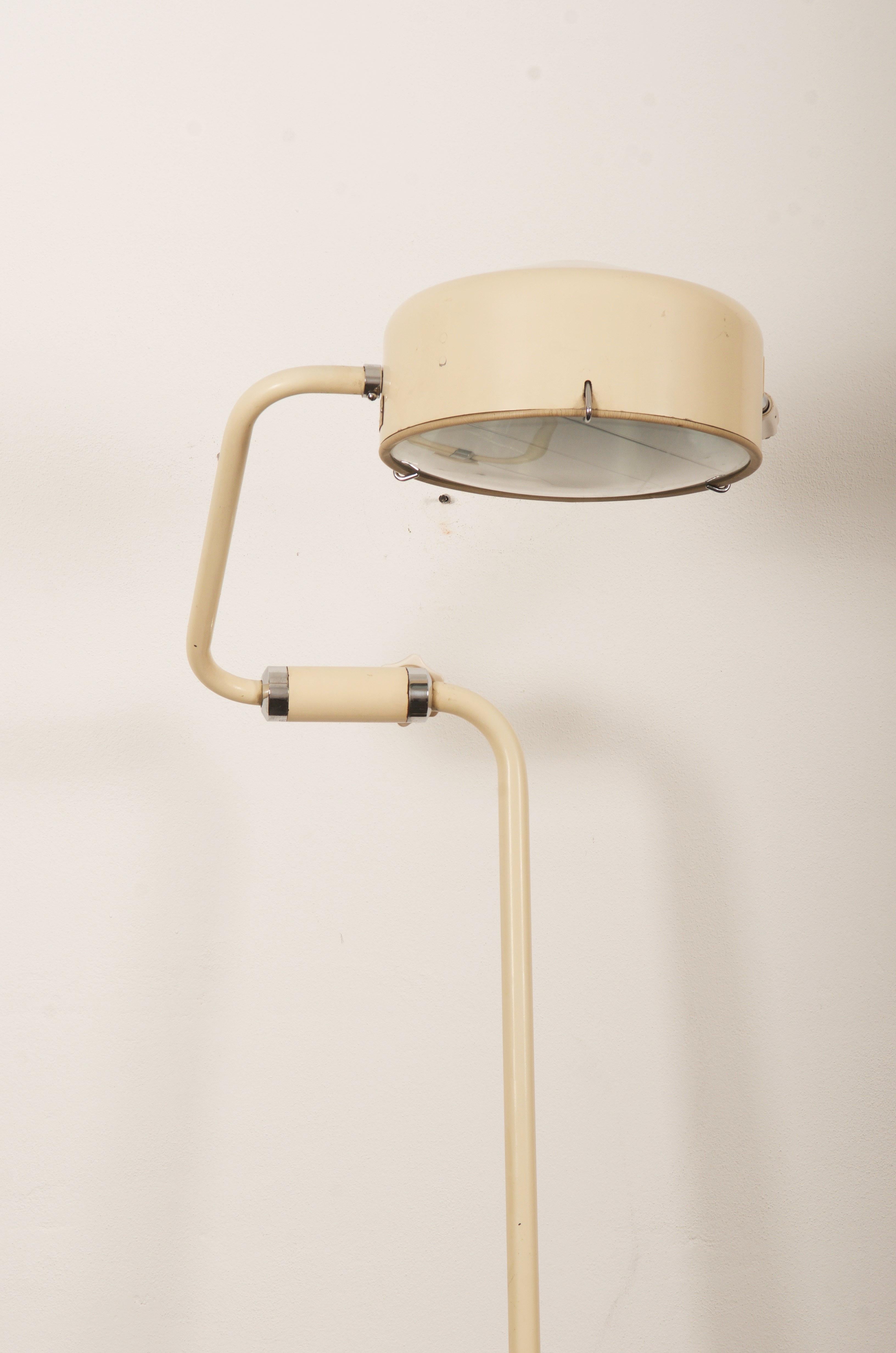 Midcentury Adjustable Industrial Medical Floor Lamp In Good Condition For Sale In Vienna, AT