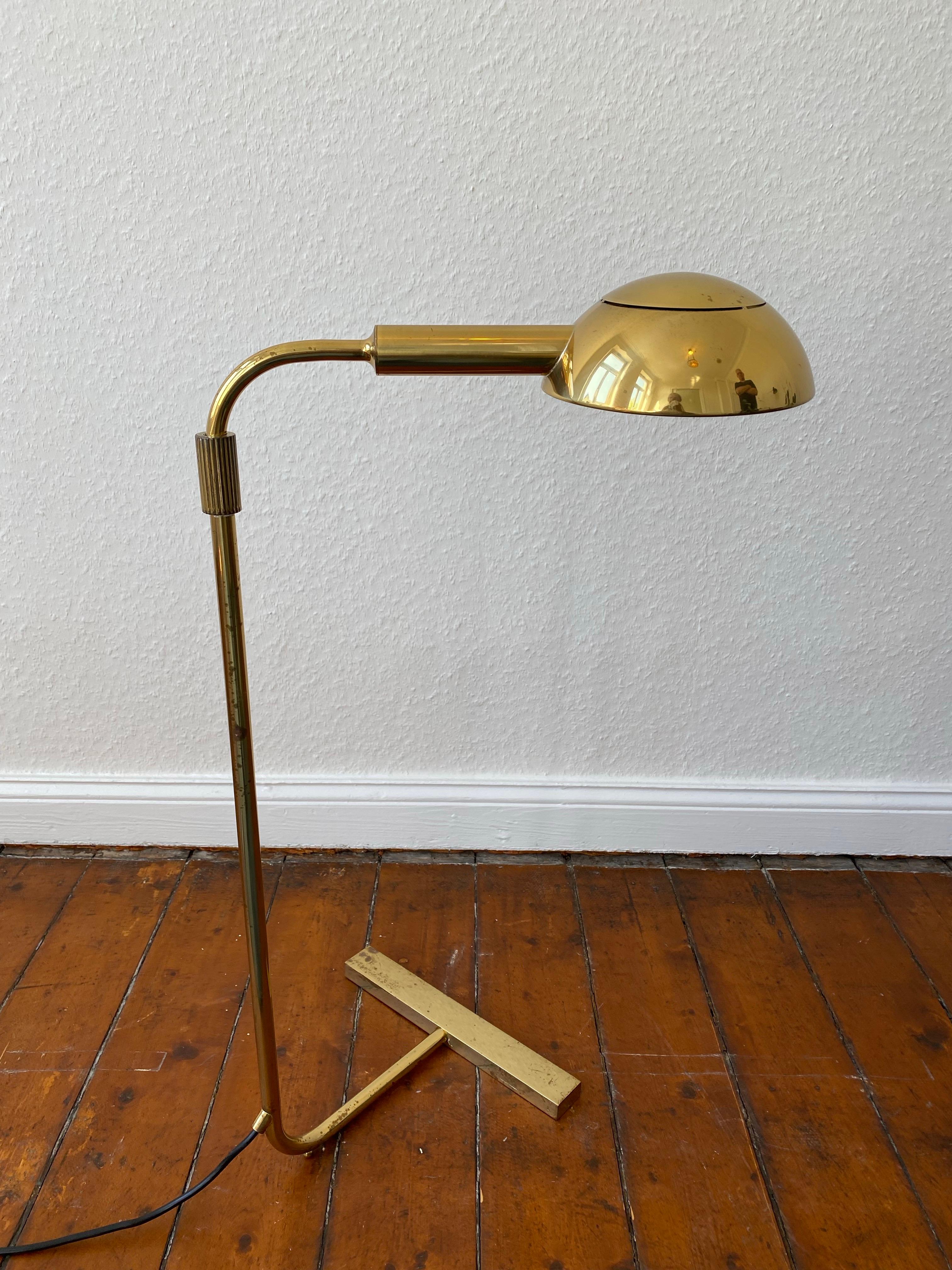Midcentury  Lampe de lecture réglable en laiton doré par Florian Schulz en vente 7
