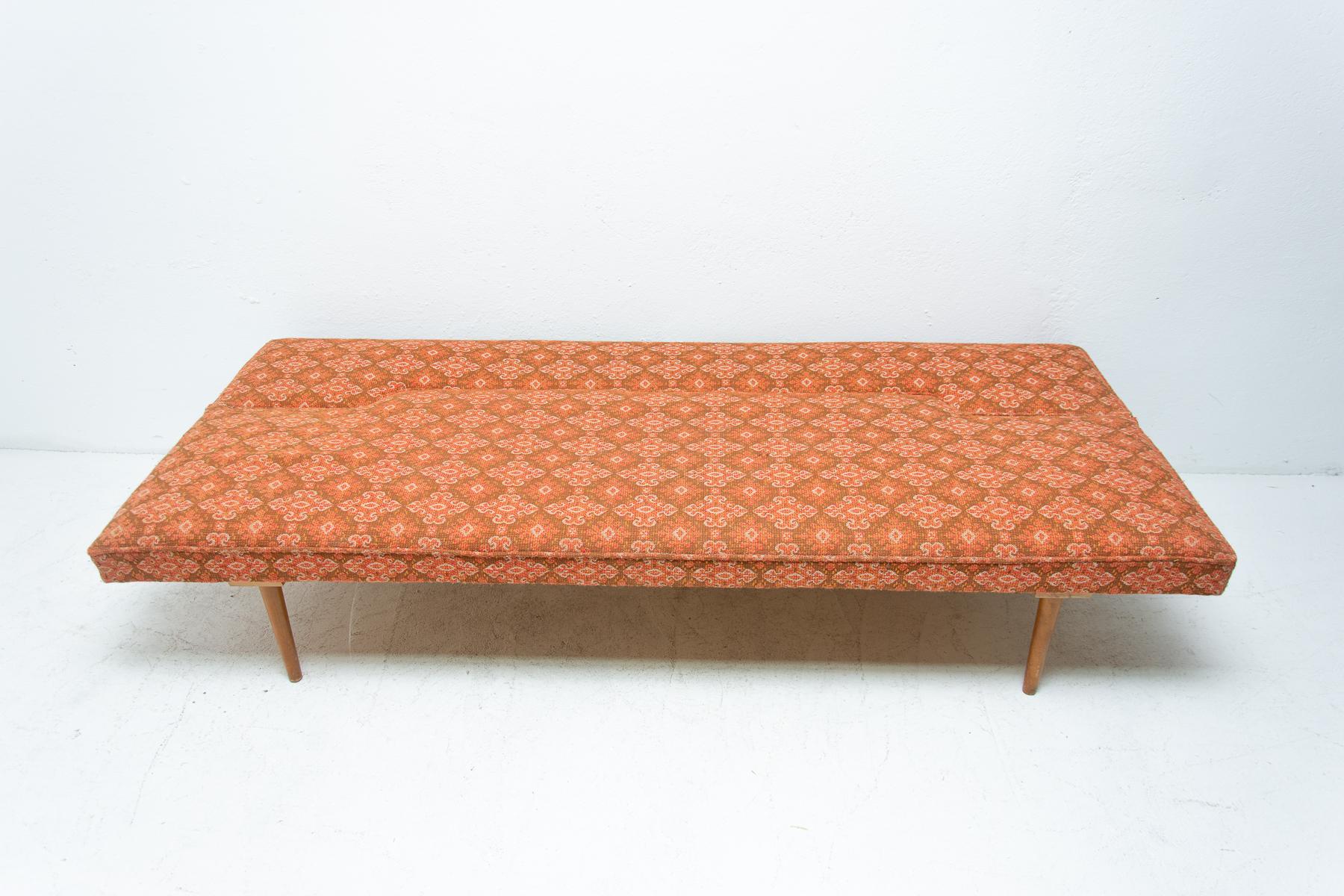 Midcentury adjustable sofa-bench by Miroslav Navrátil, 1960s, Czechoslovakia 5