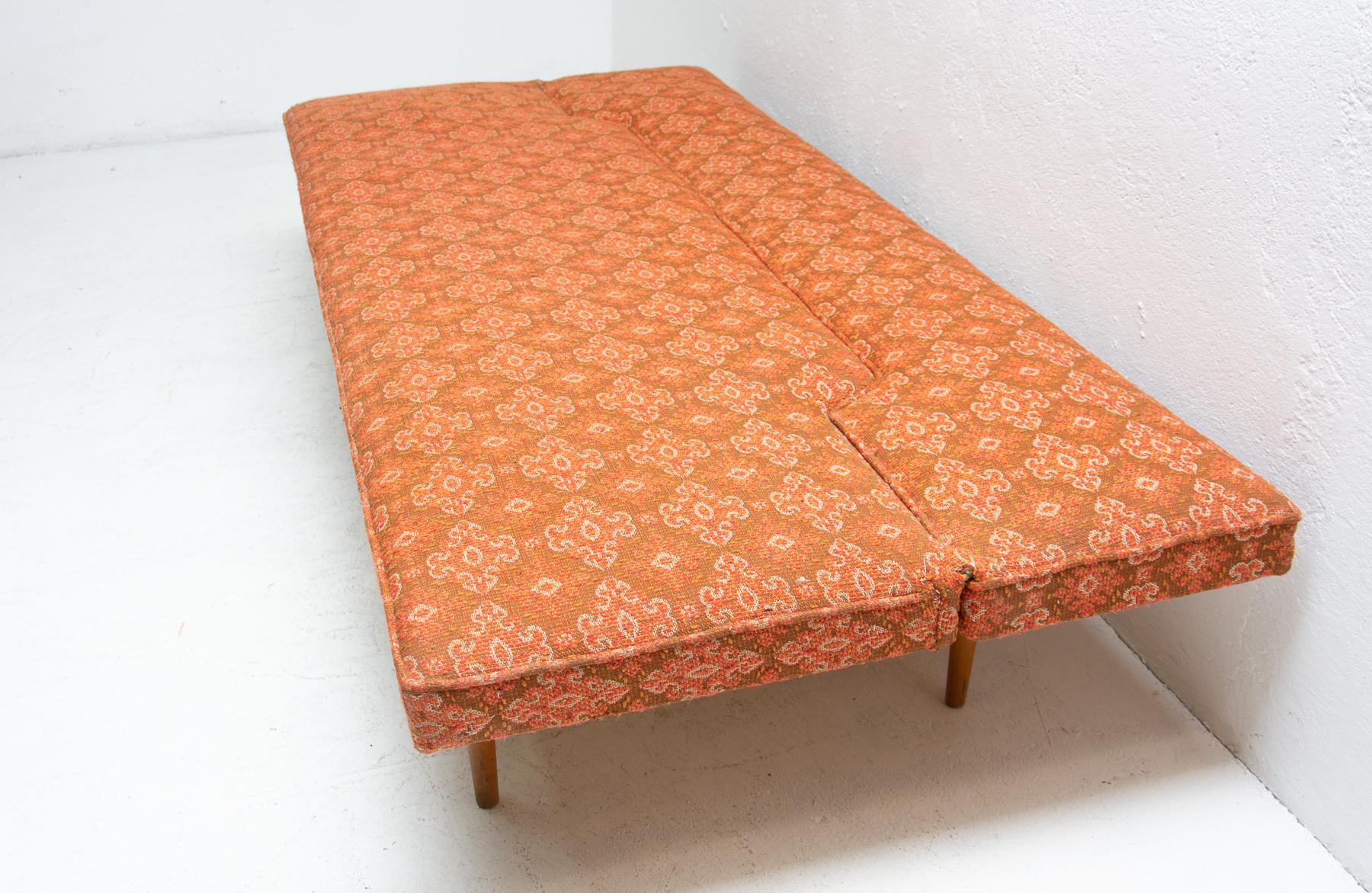 Midcentury adjustable sofa-bench by Miroslav Navrátil, 1960s, Czechoslovakia 7
