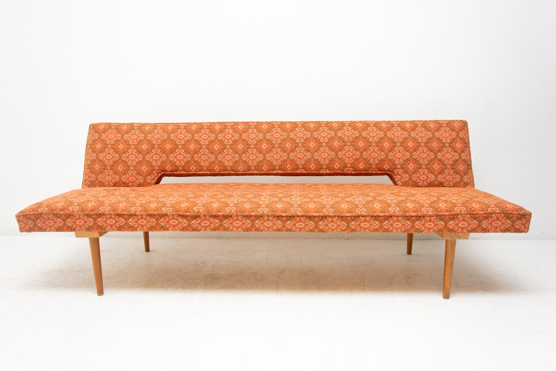 Midcentury adjustable sofa-bench designed by the Czech famous designer Miroslav Navrátil in the 1960s. Made in Czechoslovakia. It features very attractive and simple design. Material: fabric, beechwood. It’s a typical example of Czechoslovak design