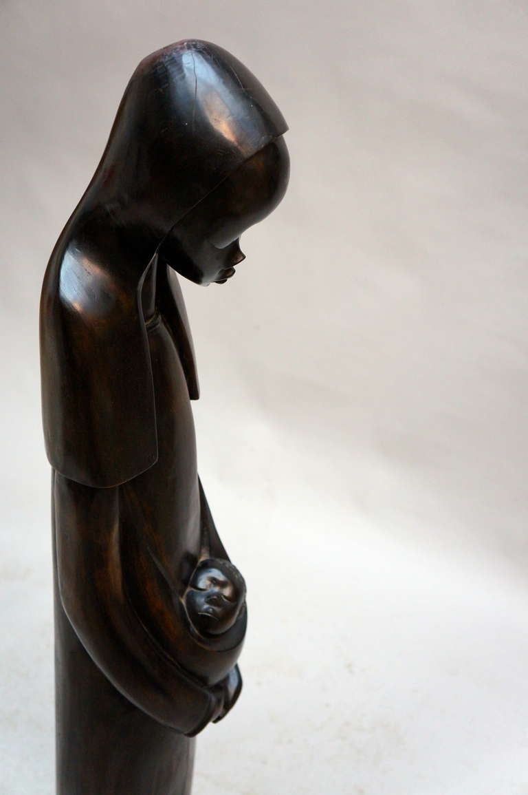 Midcentury African Hand Carved Wood Sculpture of Maria with Child In Good Condition For Sale In Antwerp, BE
