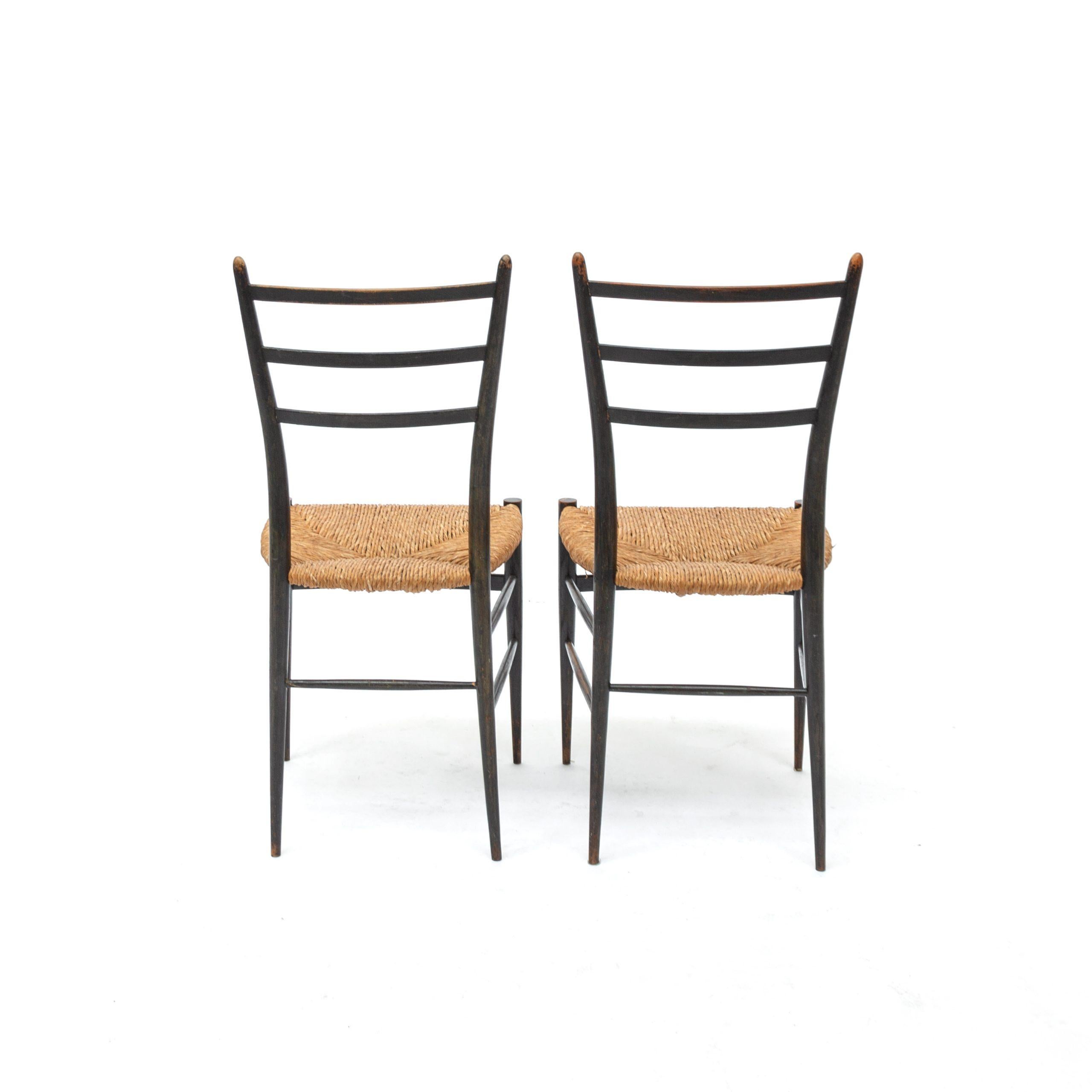 Sedie laccate in nero del periodo del Medioevo dopo Gio Ponti, Italia, set, anni '50 In condizioni buone in vendita a Hilversum, NL