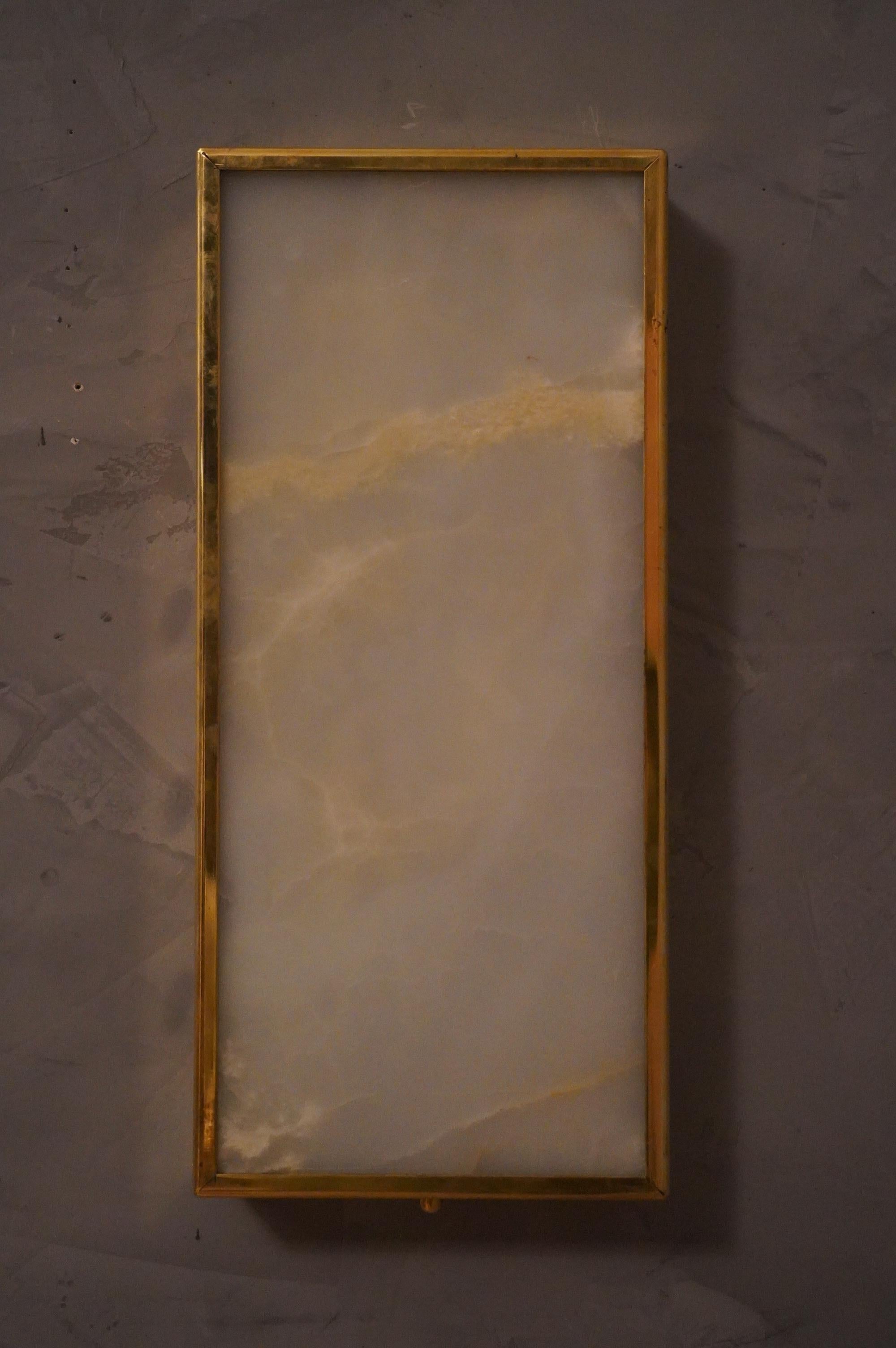 MidCentury Alabaster and Brass Italian Wall Light, 1980 In Good Condition For Sale In Rome, IT