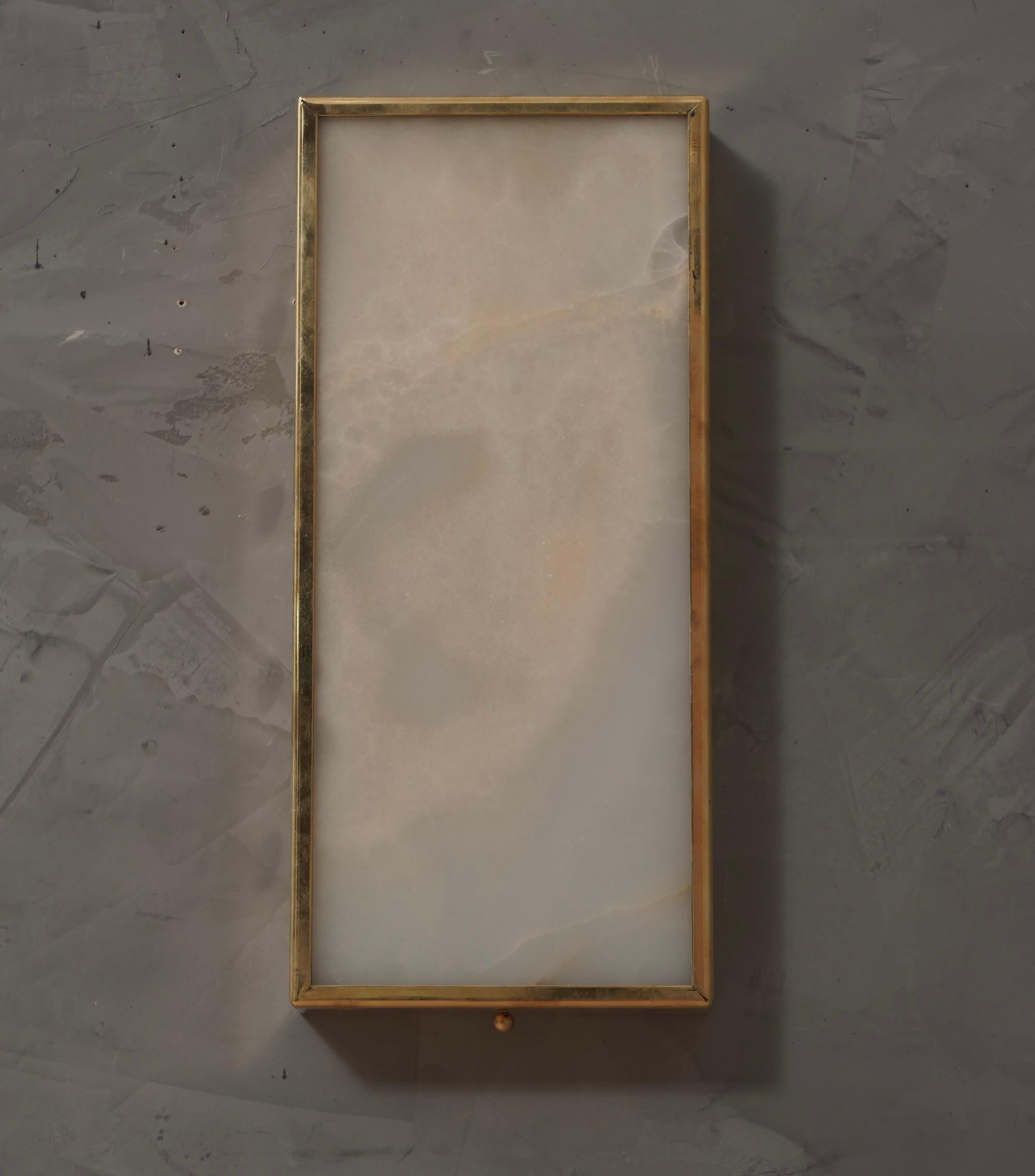 MidCentury Alabaster and Brass Italian Wall Light, 1980 For Sale 4