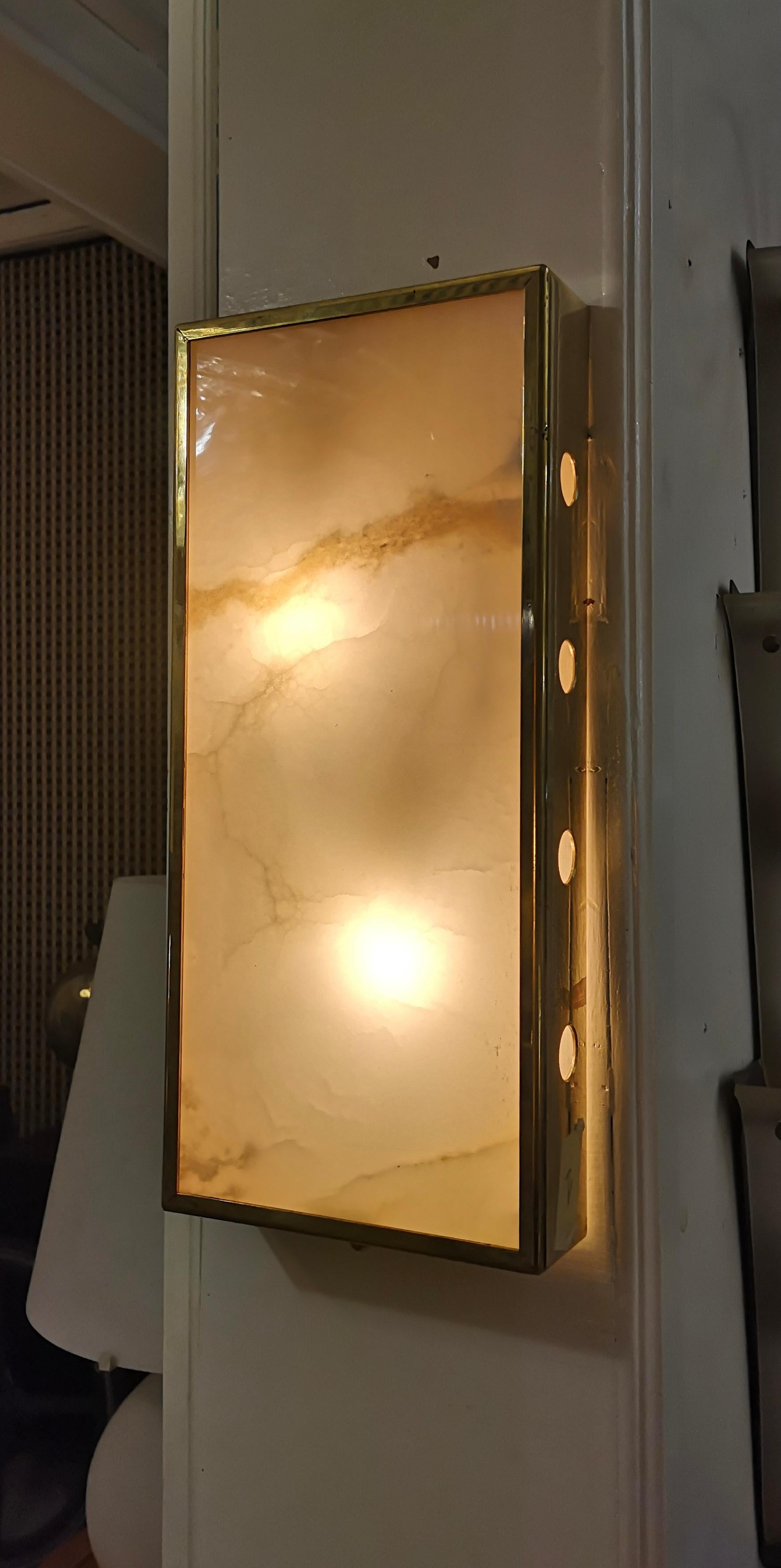 MidCentury Alabaster and Brass Italian Wall Light, 1980 For Sale 1