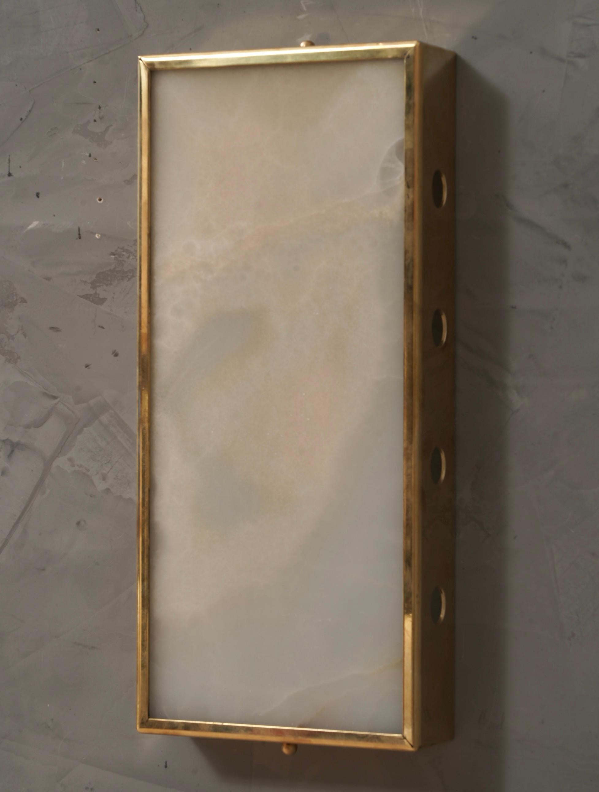 MidCentury Alabaster and Brass Italian Wall Light, 1980 For Sale 5