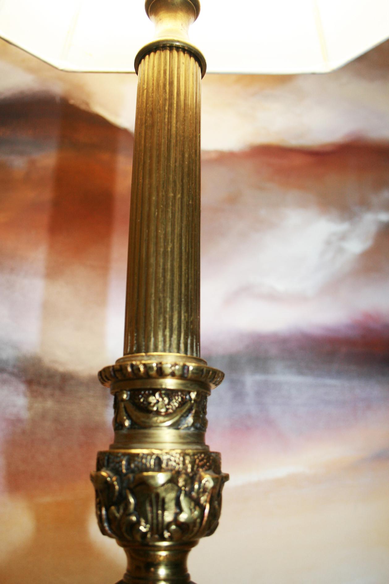 Table Lamp Alabaster Onix Caramel and Brass Large Column Early 20th Century For Sale 10