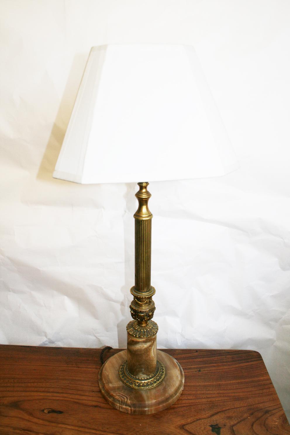 Italian Table Lamp Alabaster Onix Caramel and Brass Large Column Early 20th Century For Sale