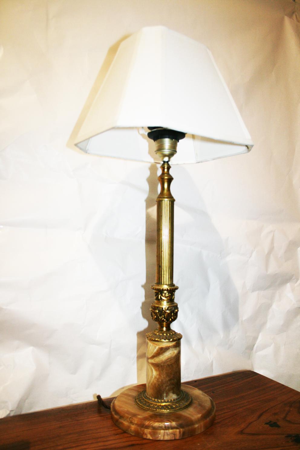 Table Lamp Alabaster Onix Caramel and Brass Large Column Early 20th Century For Sale 2