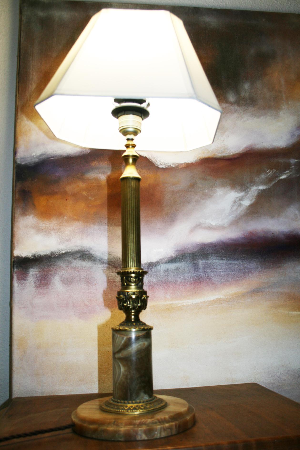 Table Lamp Alabaster Onix Caramel and Brass Large Column Early 20th Century For Sale 3