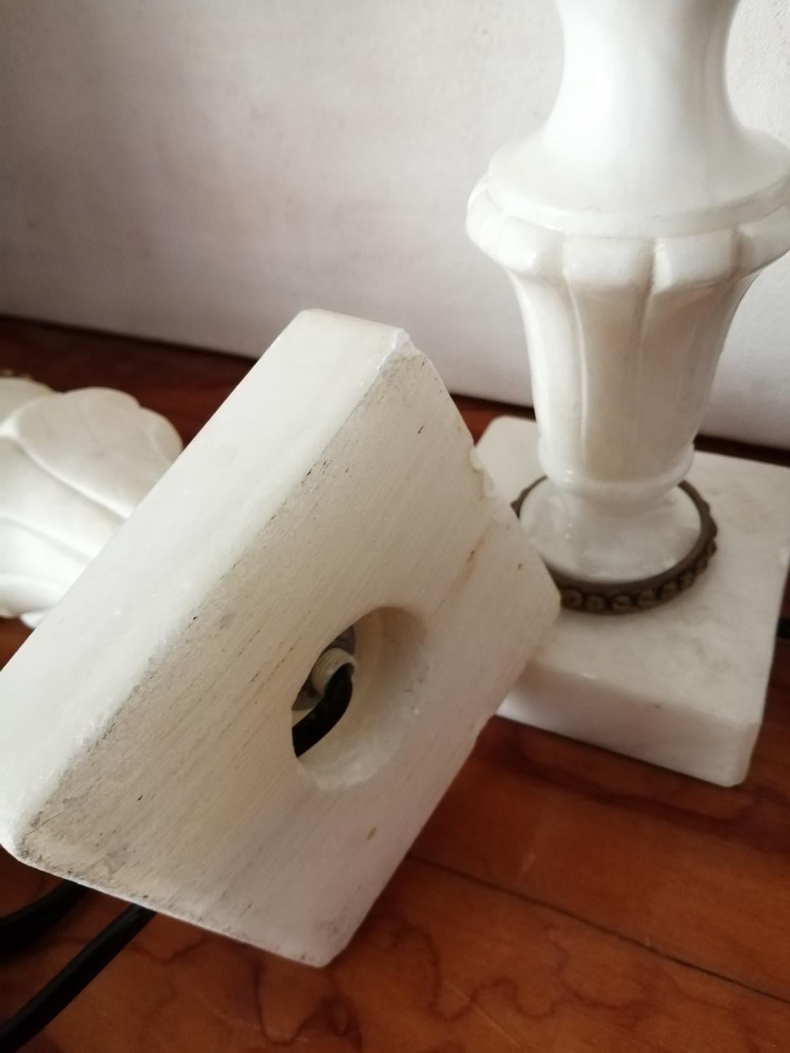 Weißer natürlicher Alabaster  Paar Tischlampen  Italien 20. Jahrhundert  (Italienisch) im Angebot
