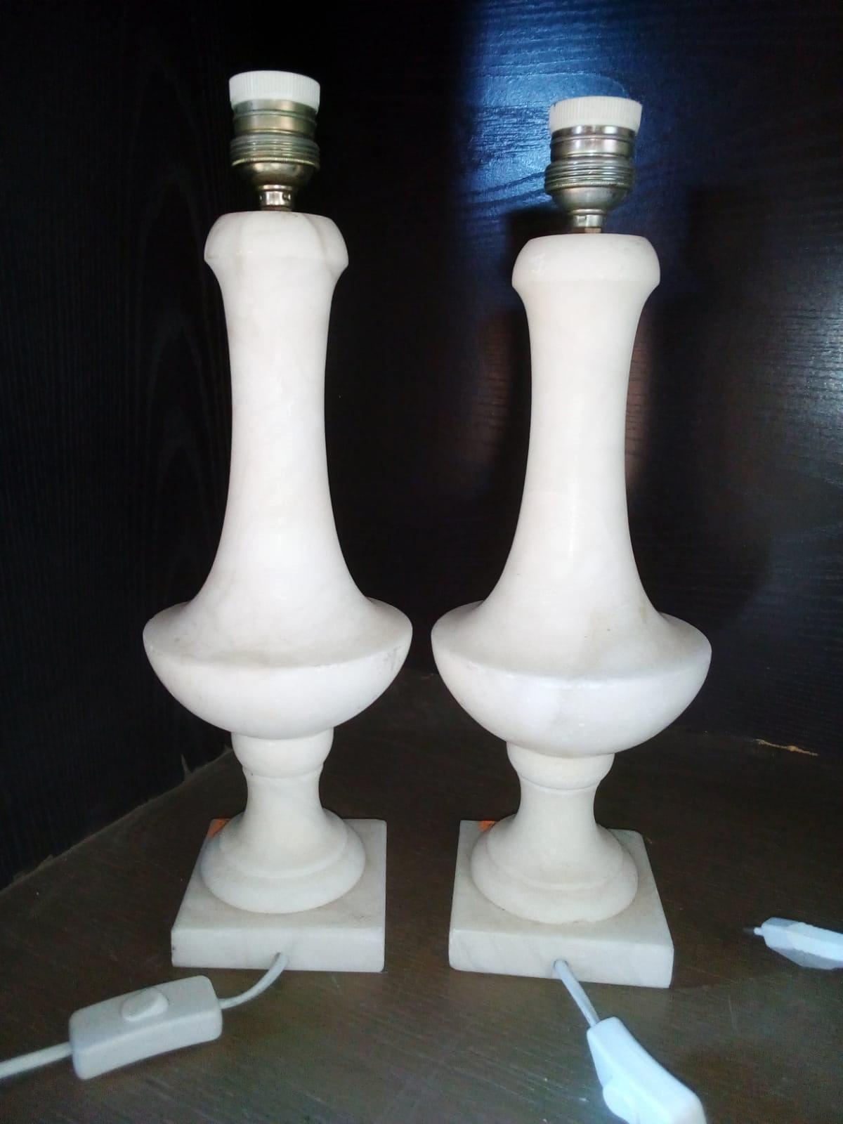 *Covid-19 -I ship with international express.Insure sending regularly and safely US, UK and Europe .Other destinations consult

If the shipment is to the USA, it is sent with European to American plug adapter

Table lamp in  white alabaster or