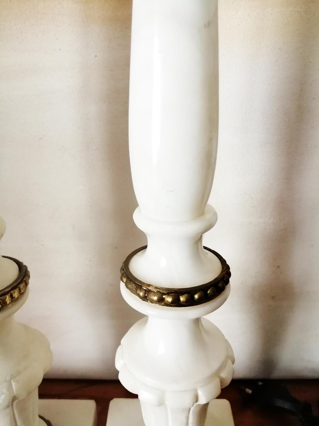 Marbre albâtre blanc naturel  Paire de lampes de table  Italie 20ème siècle  en vente