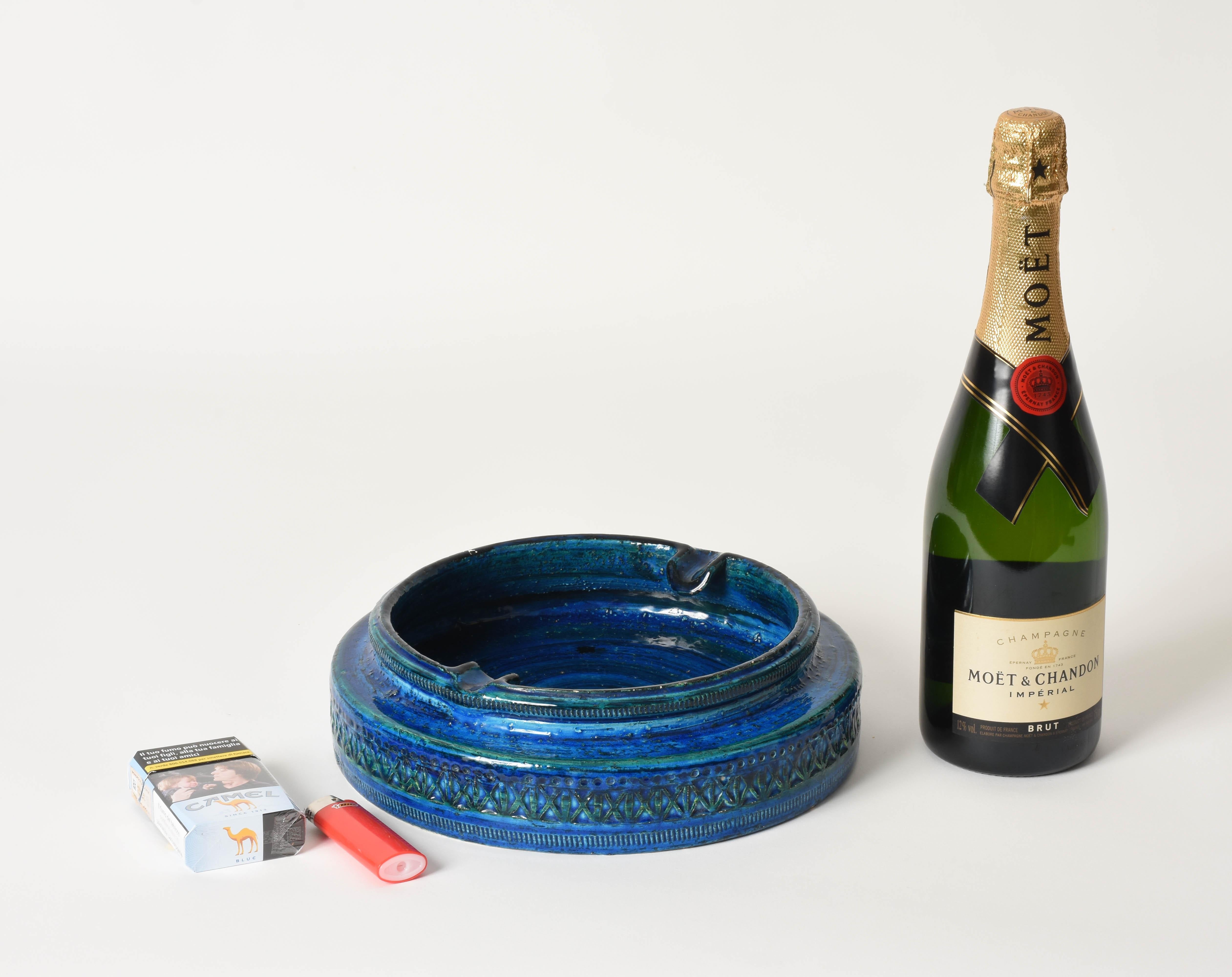 Cenicero de cerámica esmaltada azul 