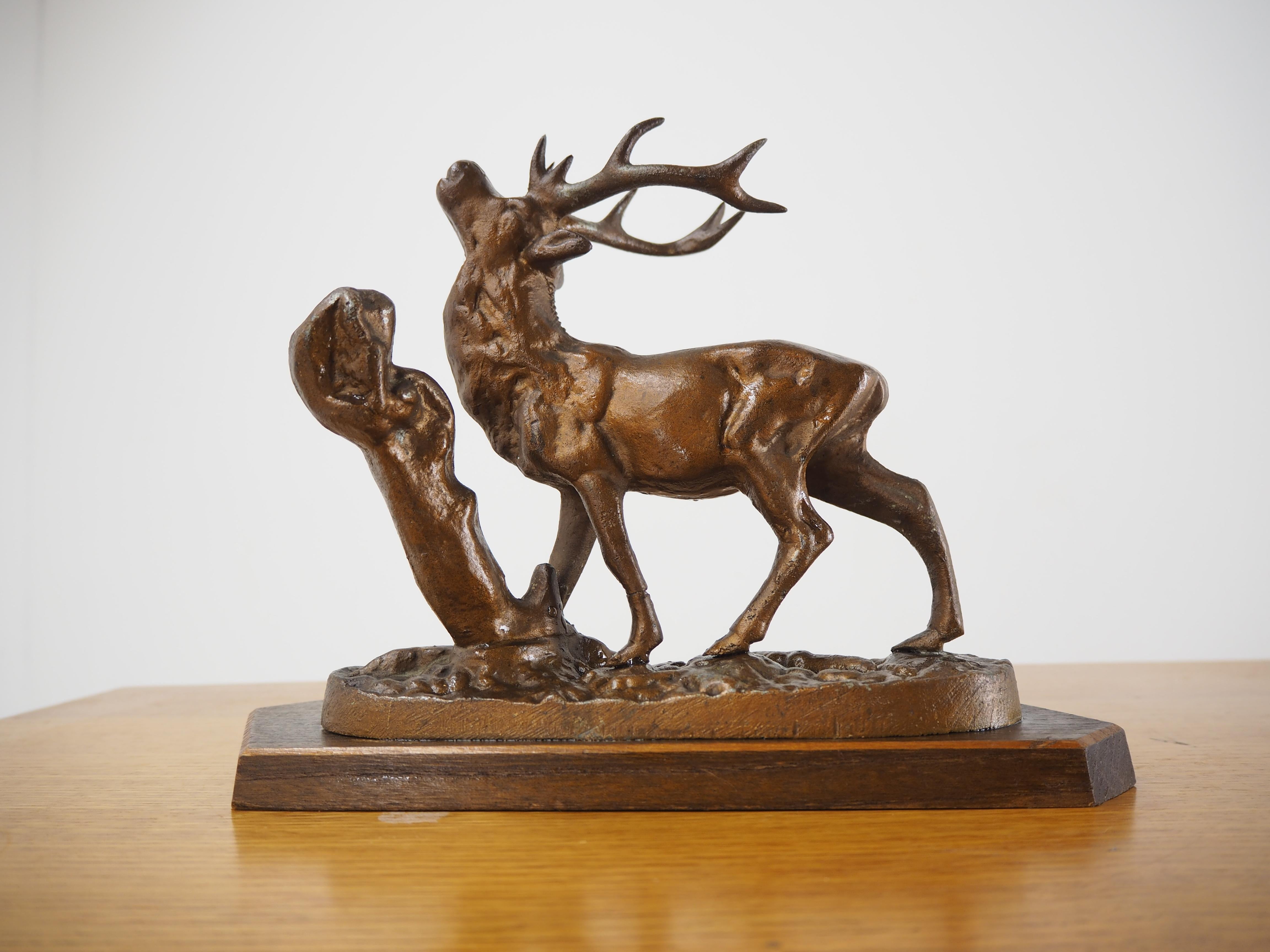 Scultura di cervo in lega di metà secolo, Cecoslovacchia, anni '60 In condizioni buone in vendita a Praha, CZ