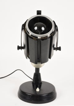 Lampe de table italienne du milieu du siècle dernier en aluminium et métal dans le style de Torlasco des années 1960