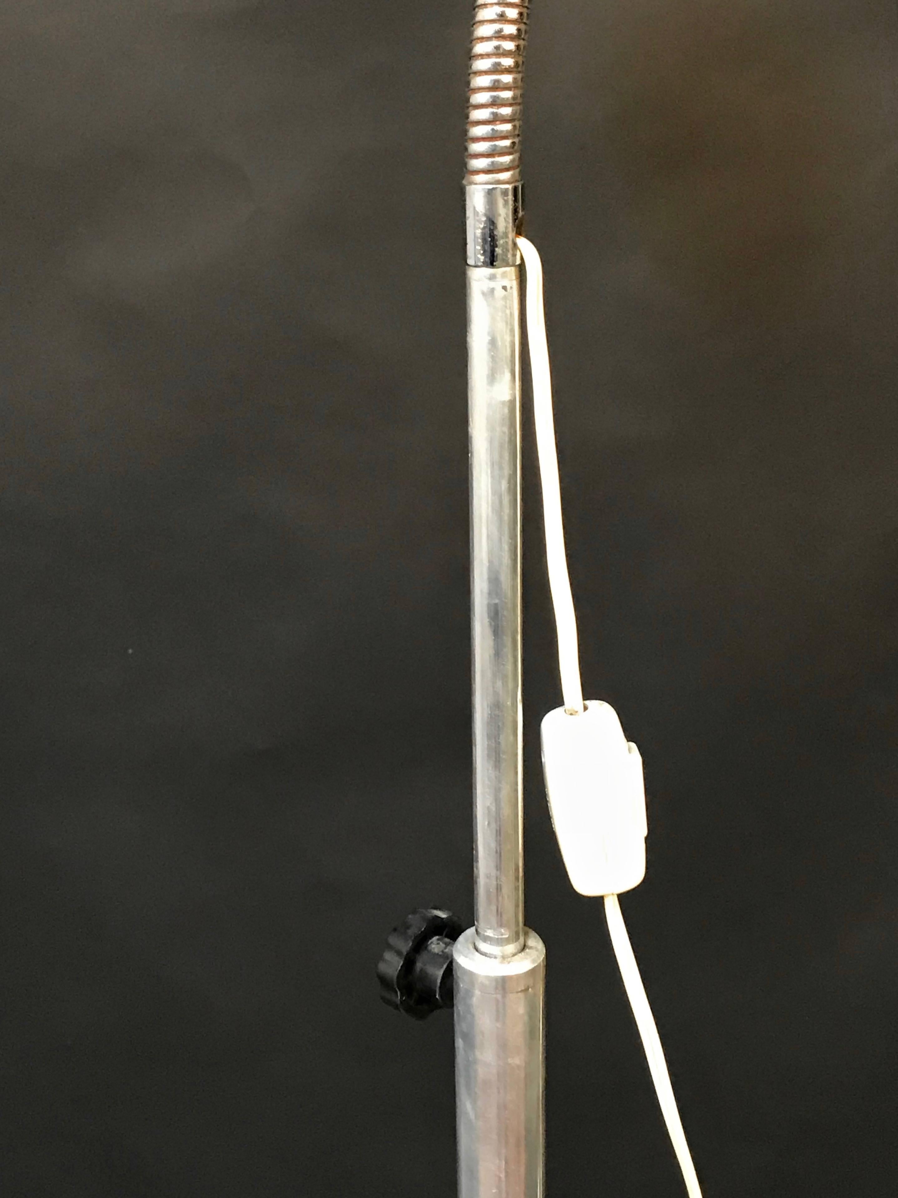 Stehlampe aus Aluminium und Stahl aus der Mitte des Jahrhunderts, italienische medizinische Stehlampe, 1950er Jahre im Angebot 3