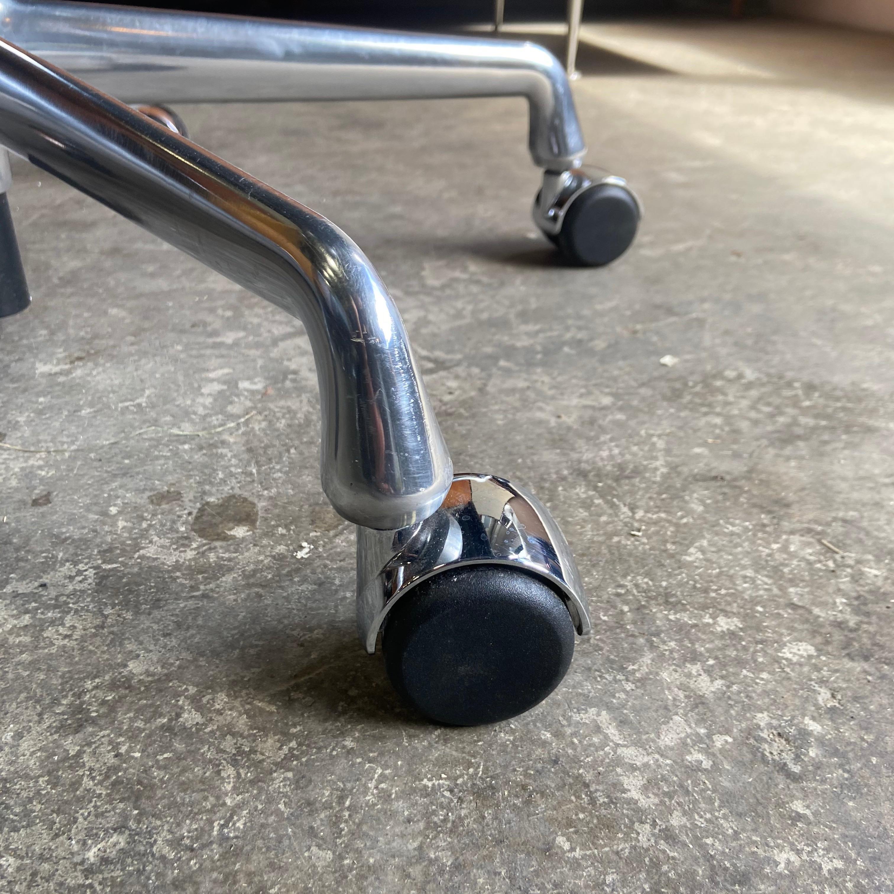 Midcentury Aluminum Group Chairs in Black Leather Near New Old Stock 5