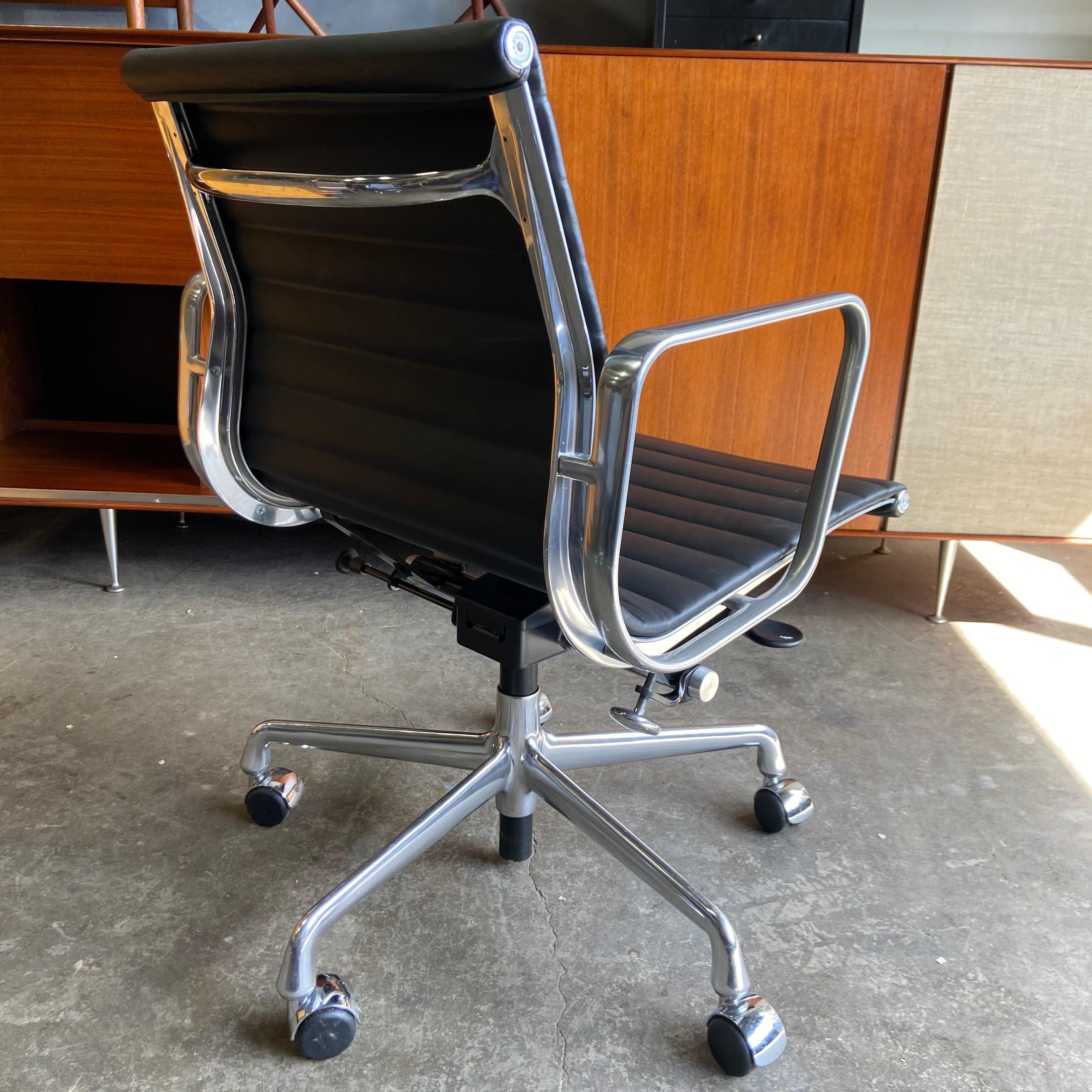 Mid-Century Modern Midcentury Aluminum Group Chairs in Black Leather Near New Old Stock