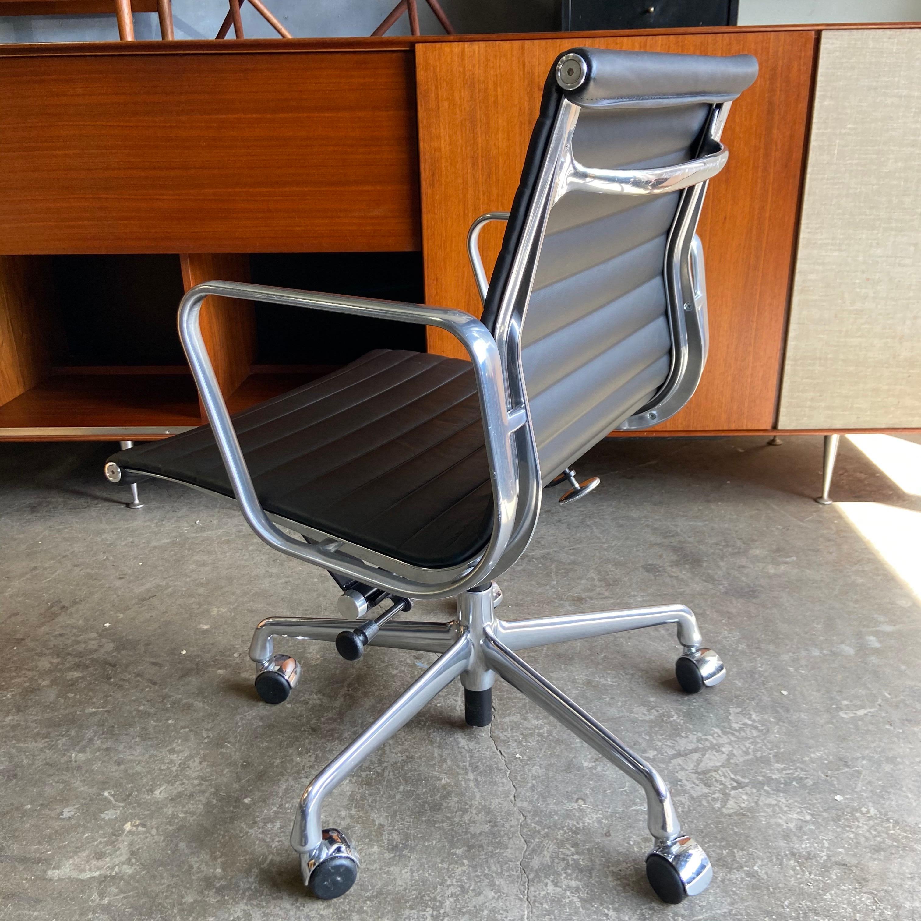 20th Century Midcentury Aluminum Group Chairs in Black Leather Near New Old Stock