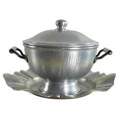 Soupière en aluminium du milieu du siècle avec poignées en porcelaine 1930s
