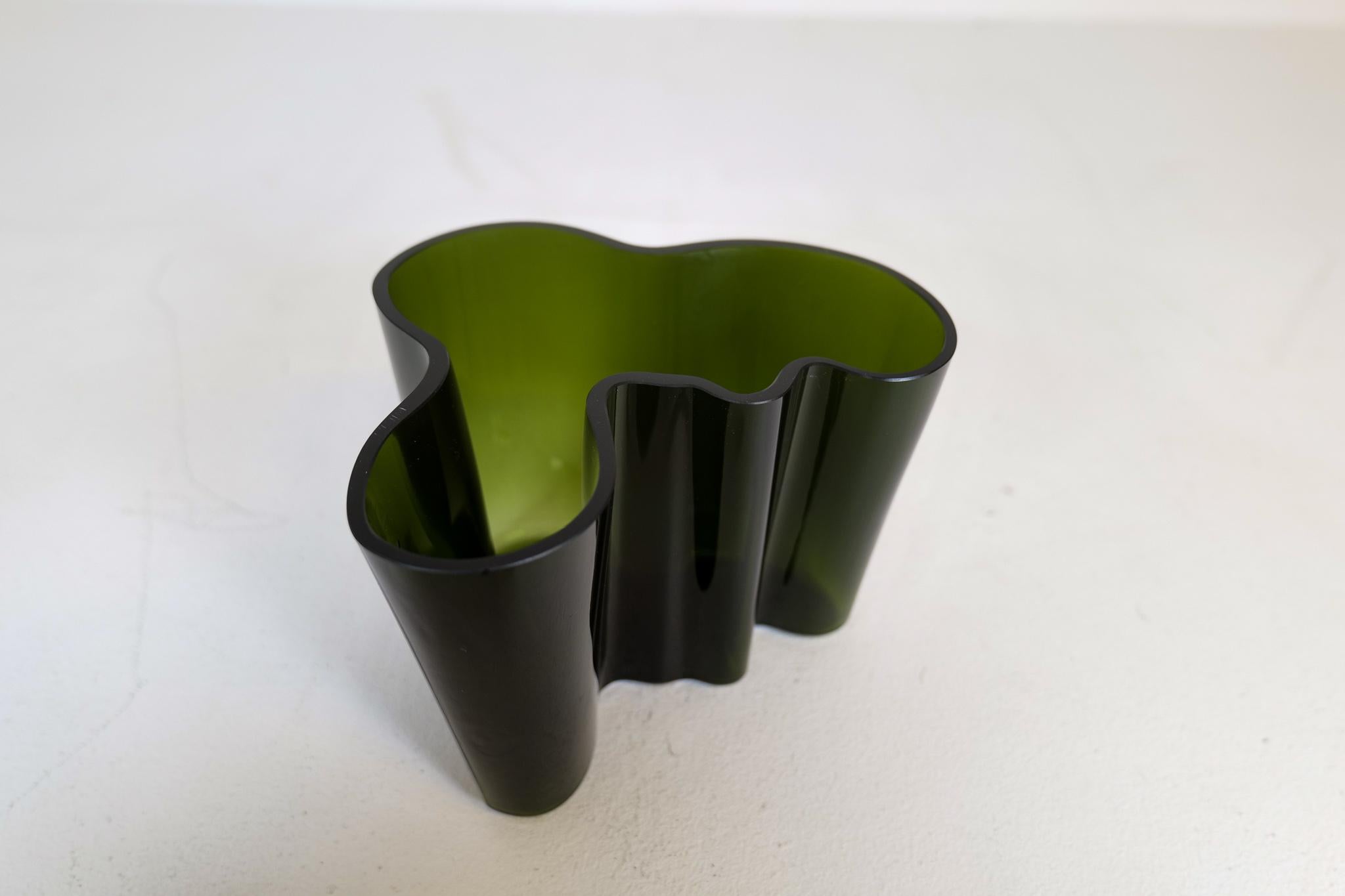 Mid-20th Century Midcentury Alvar Aalto Large Green 3030 Savoy Vase in Dark Green Iittala 1950s