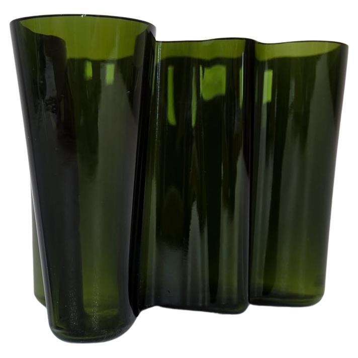 Midcentury Alvar Aalto Large Green 3030 Savoy Vase in Dark Green Iittala 1950s