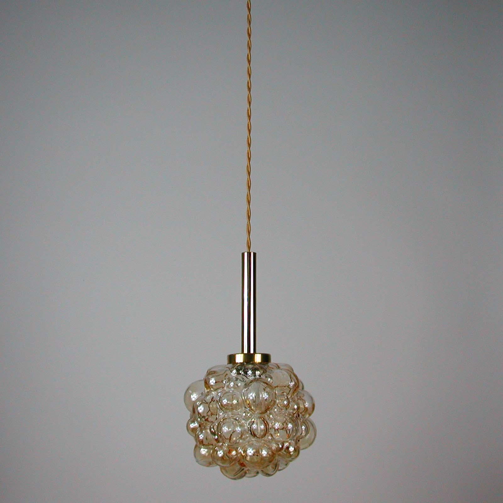 Midcentury Amber Bubble Pendant by Helena Tynell for Limburg, 1960s In Good Condition For Sale In NUEMBRECHT, NRW