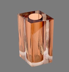 Vaso artistico italiano a rombi in resina ambra "Inclusion" di metà secolo, anni '70