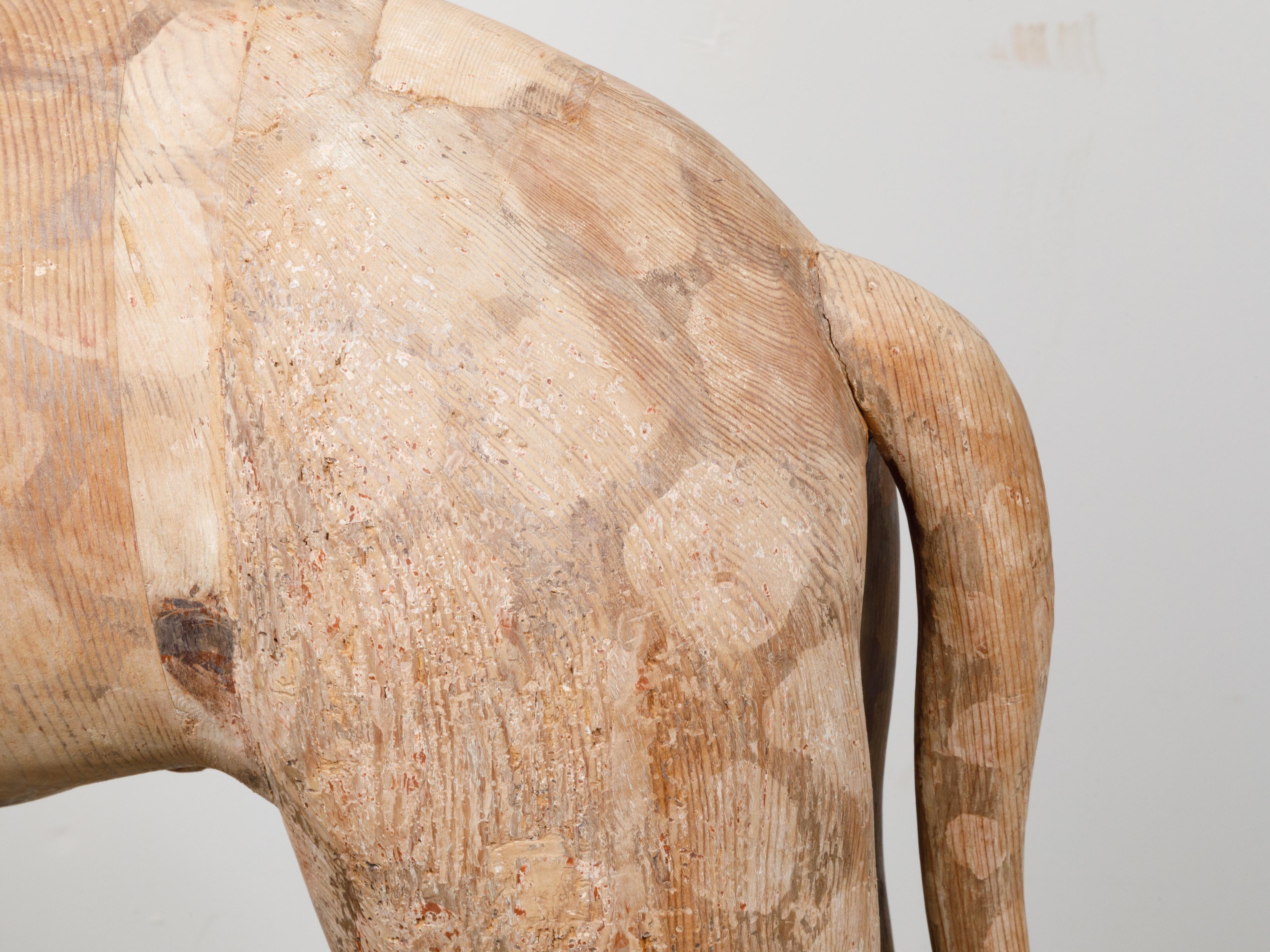 Sculpture de girafe américaine du milieu du siècle dernier en bois sculpté avec finition naturelle en vente 5