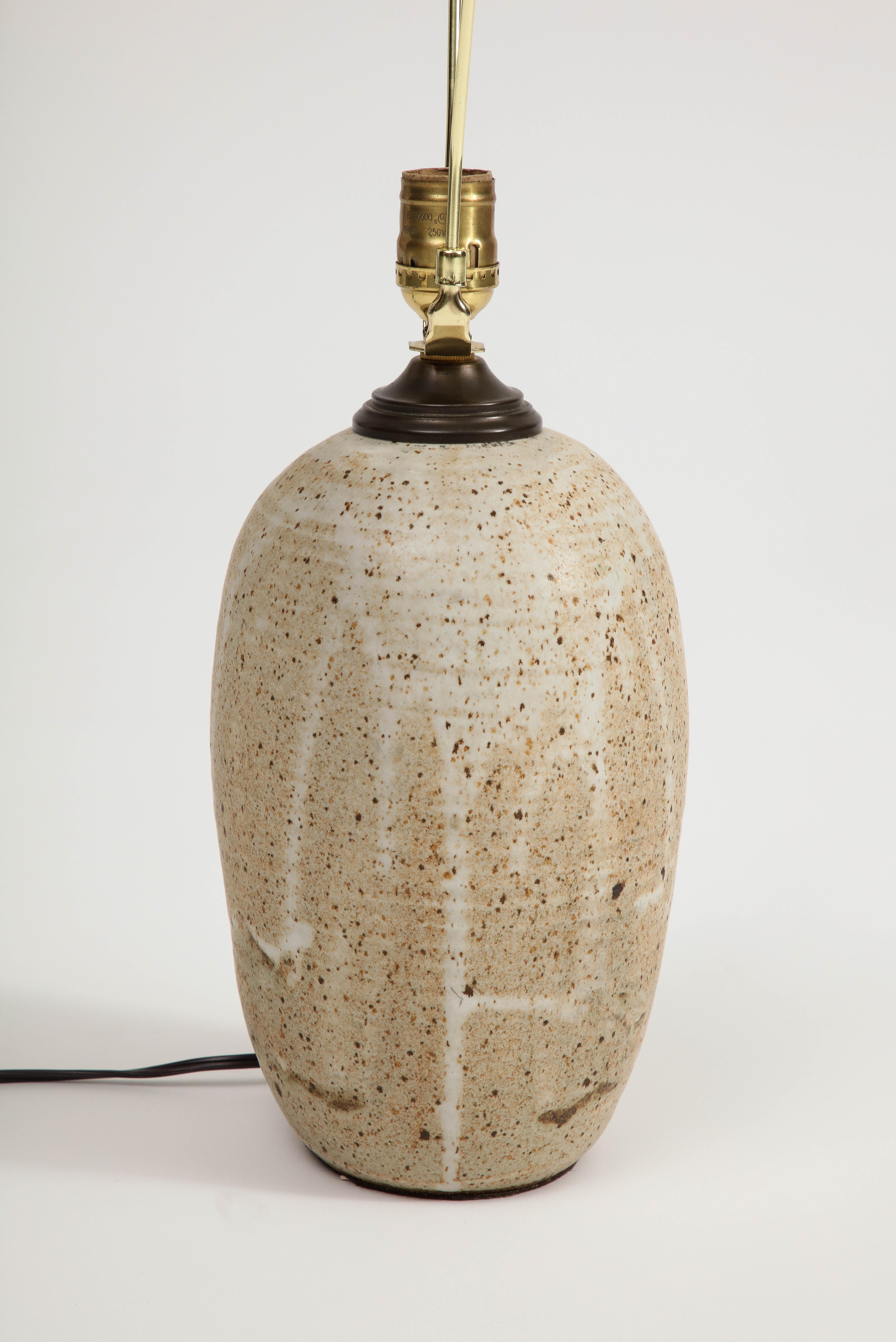 Vernissé Lampe de table en poterie émaillée américaine du milieu du siècle, vers 1960 en vente