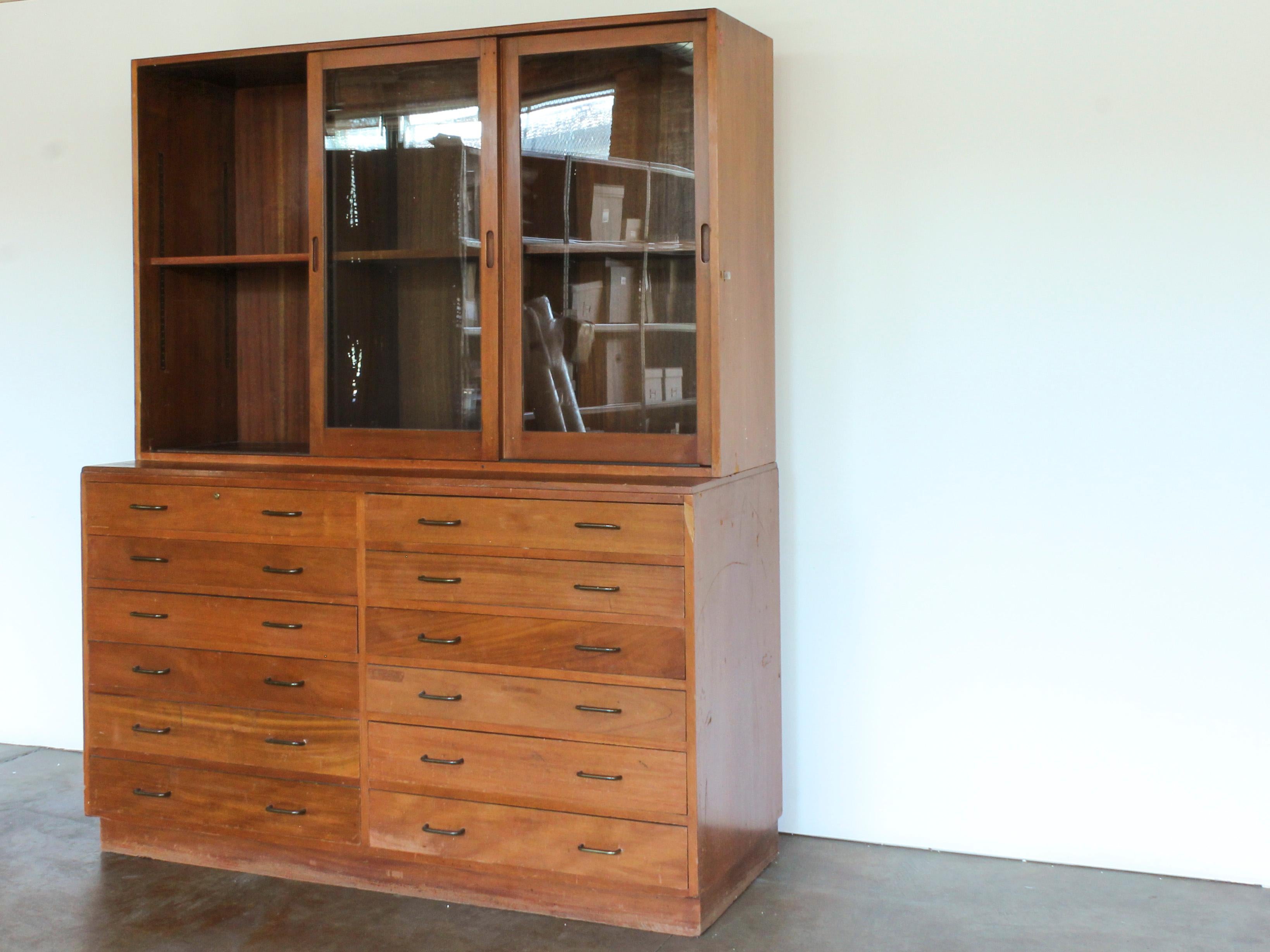 20th Century Midcentury American Mahogany Bookcase For Sale