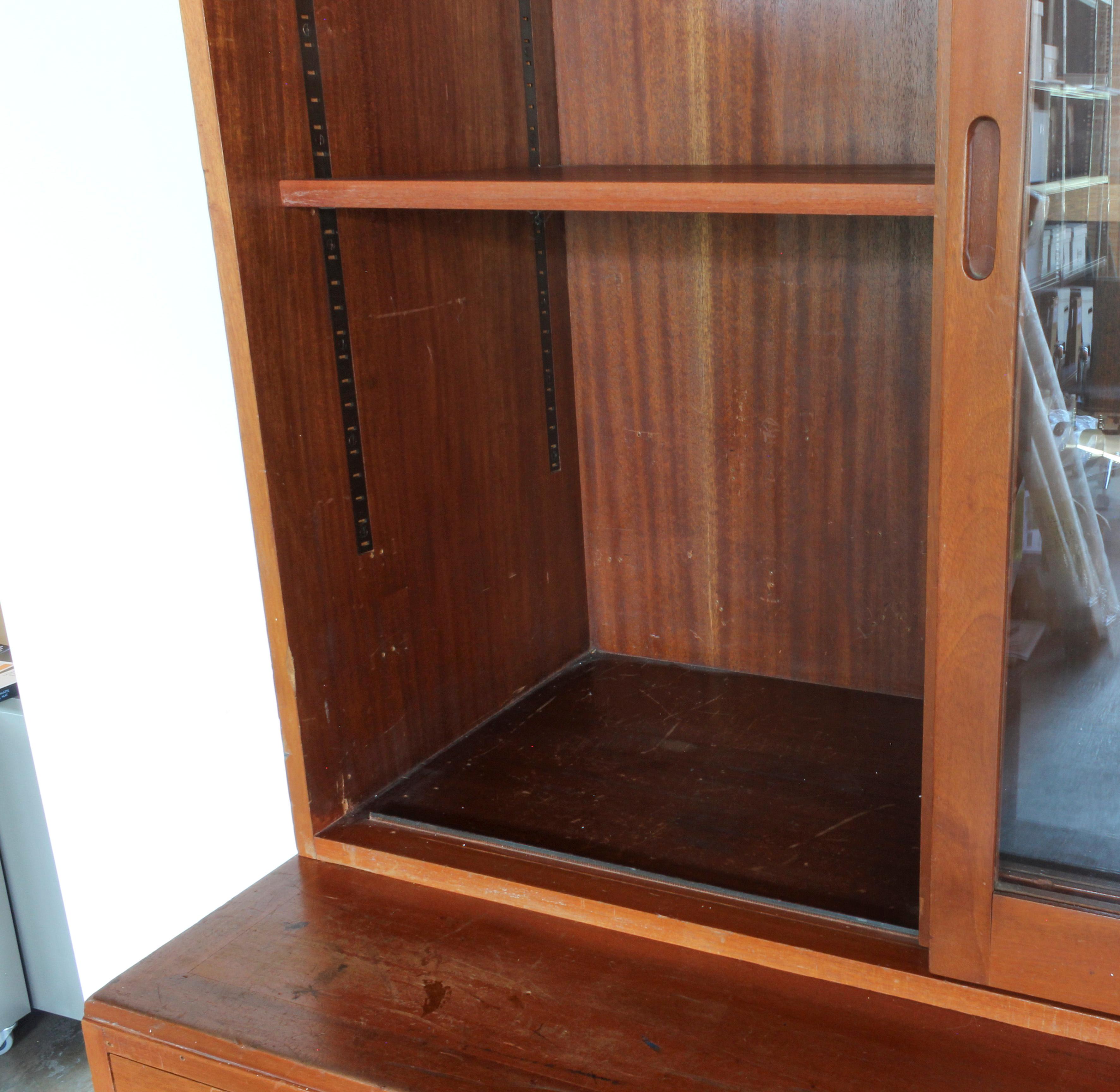 Midcentury American Mahogany Bookcase For Sale 3