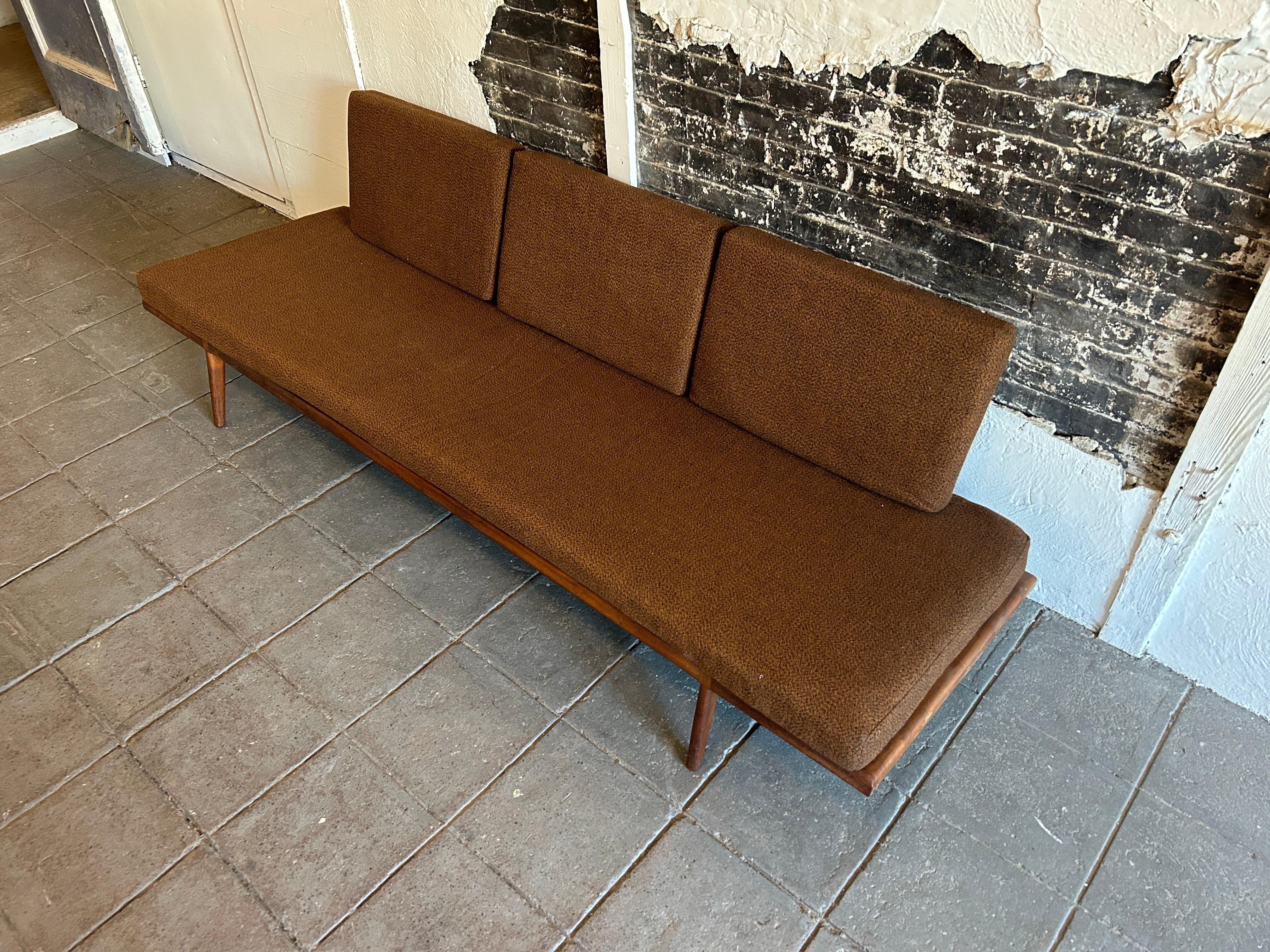 Midcentury American Modern Mel Smilow Solid Walnut Frame Sofa or Daybed In Good Condition For Sale In Brooklyn, NY